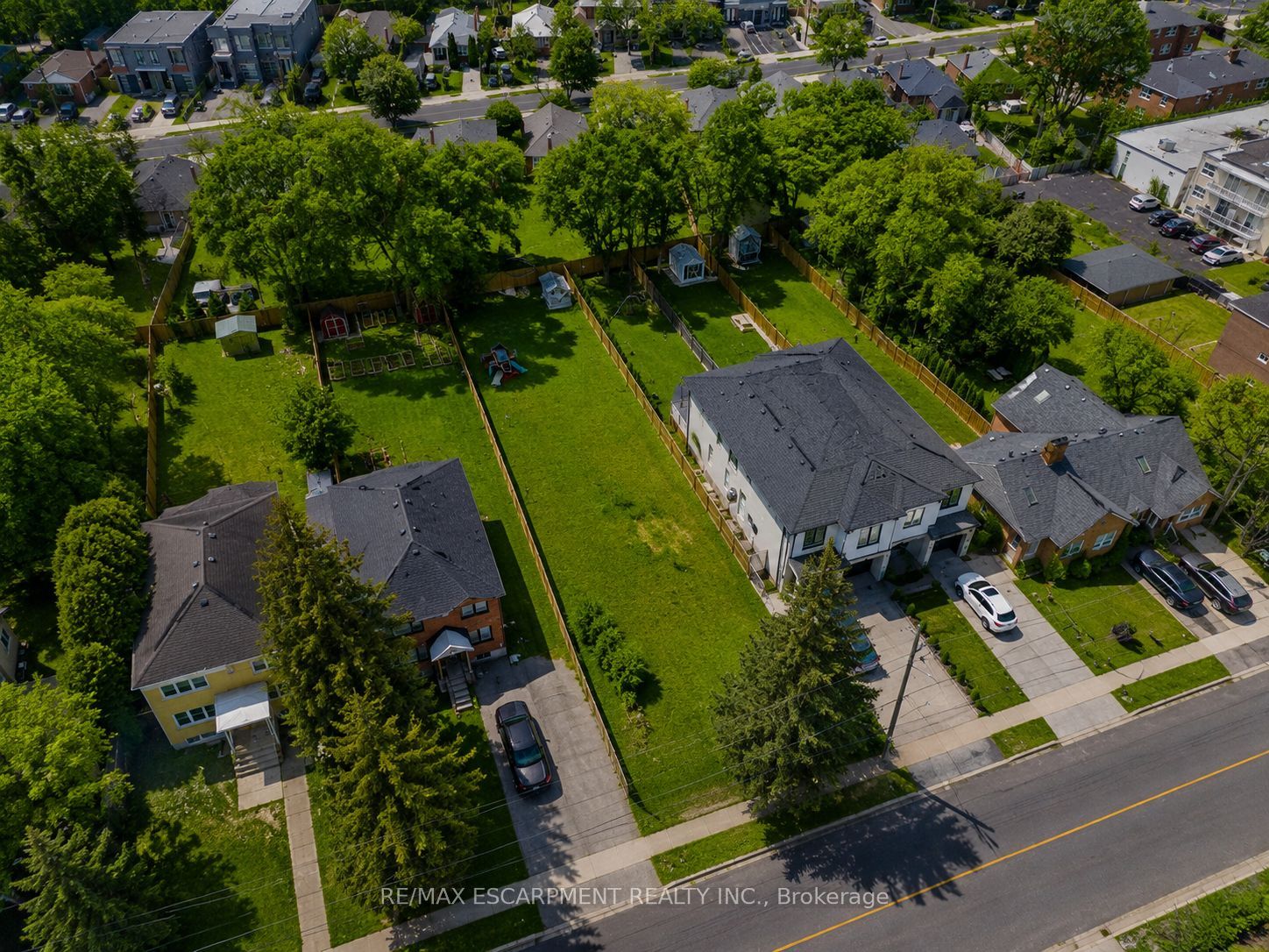 19 Broadview Avenue Property Photo 13