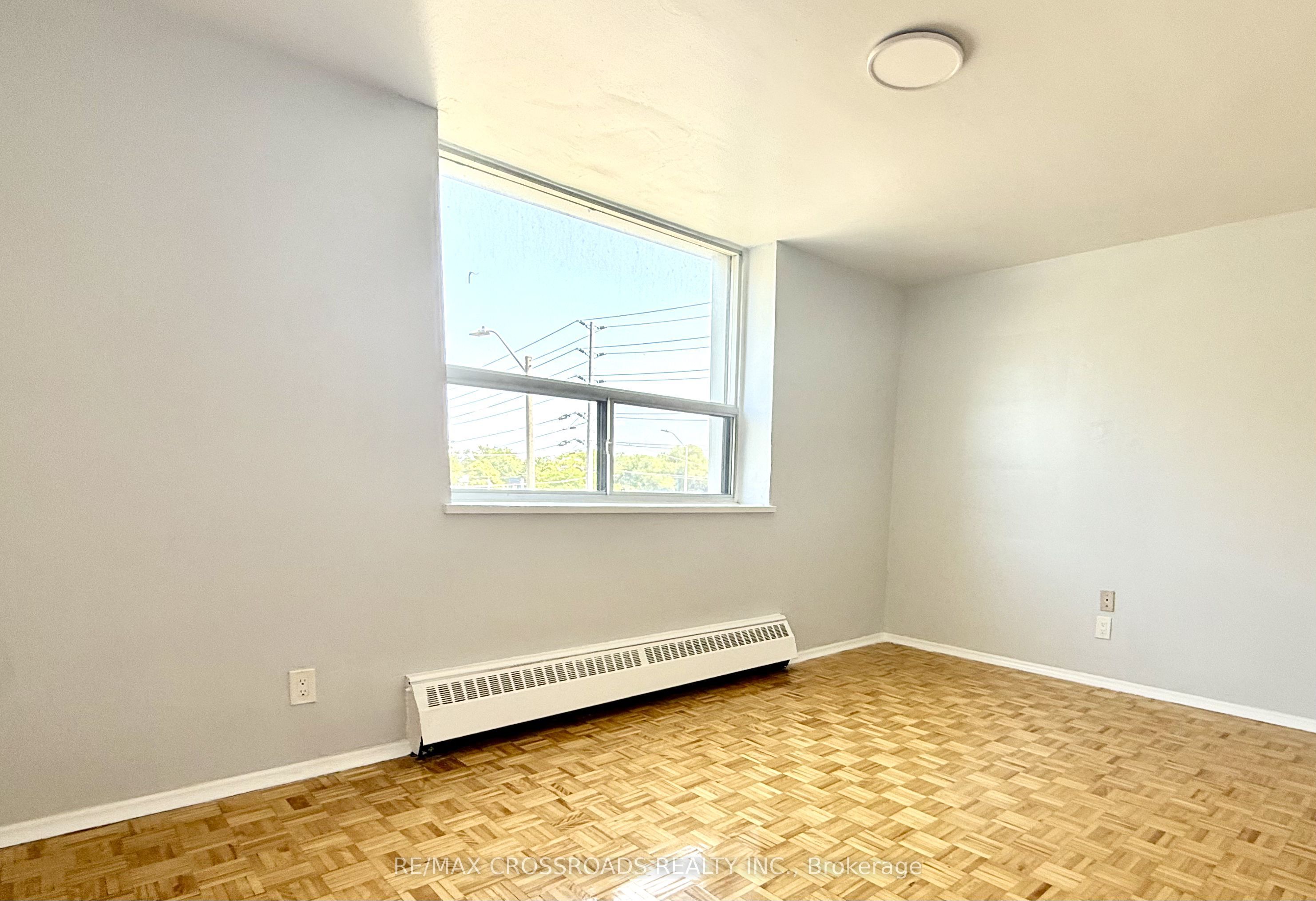 363 Lakeshore Road E 410 Property Photo 4