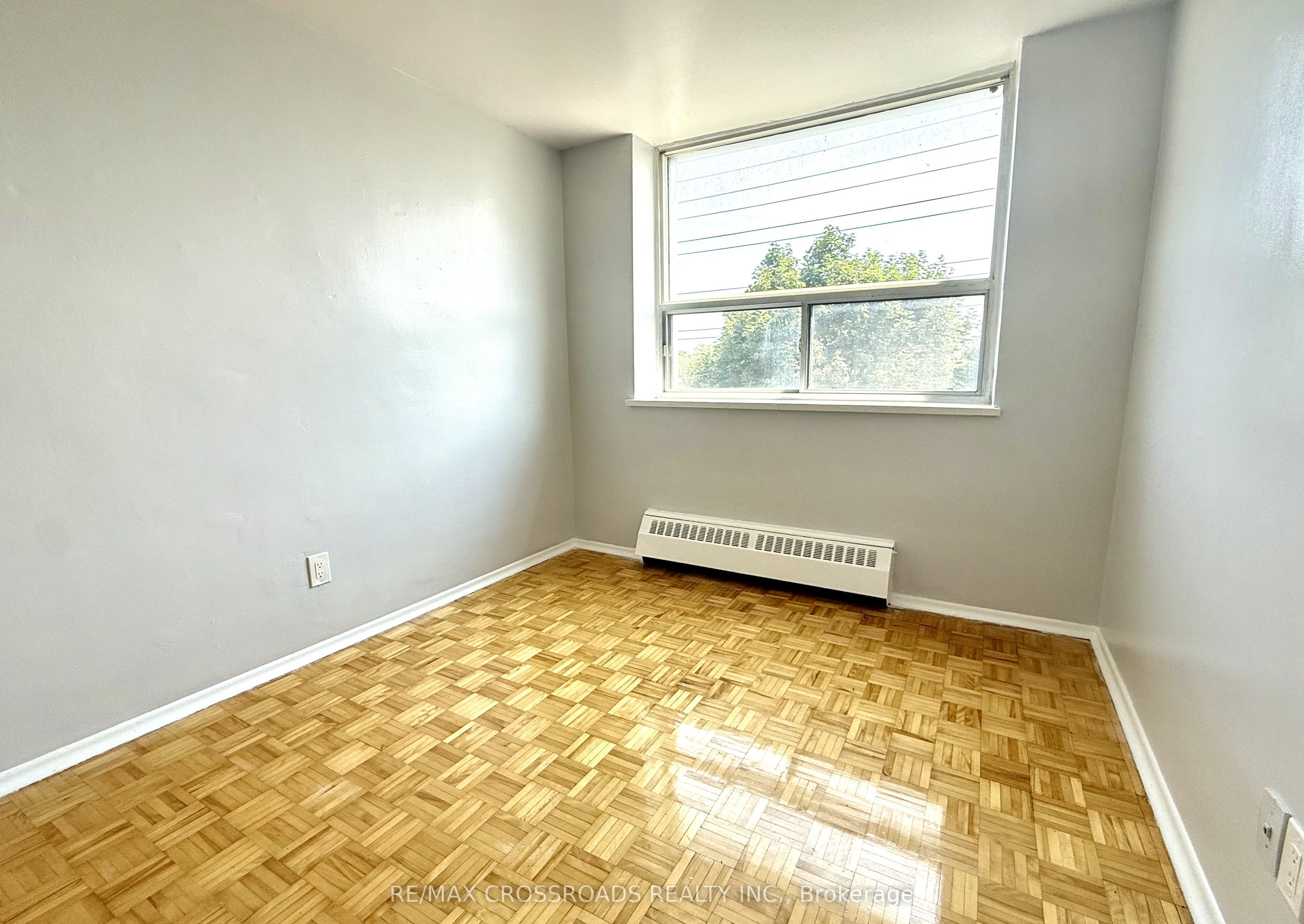 363 Lakeshore Road E 410 Property Photo 5