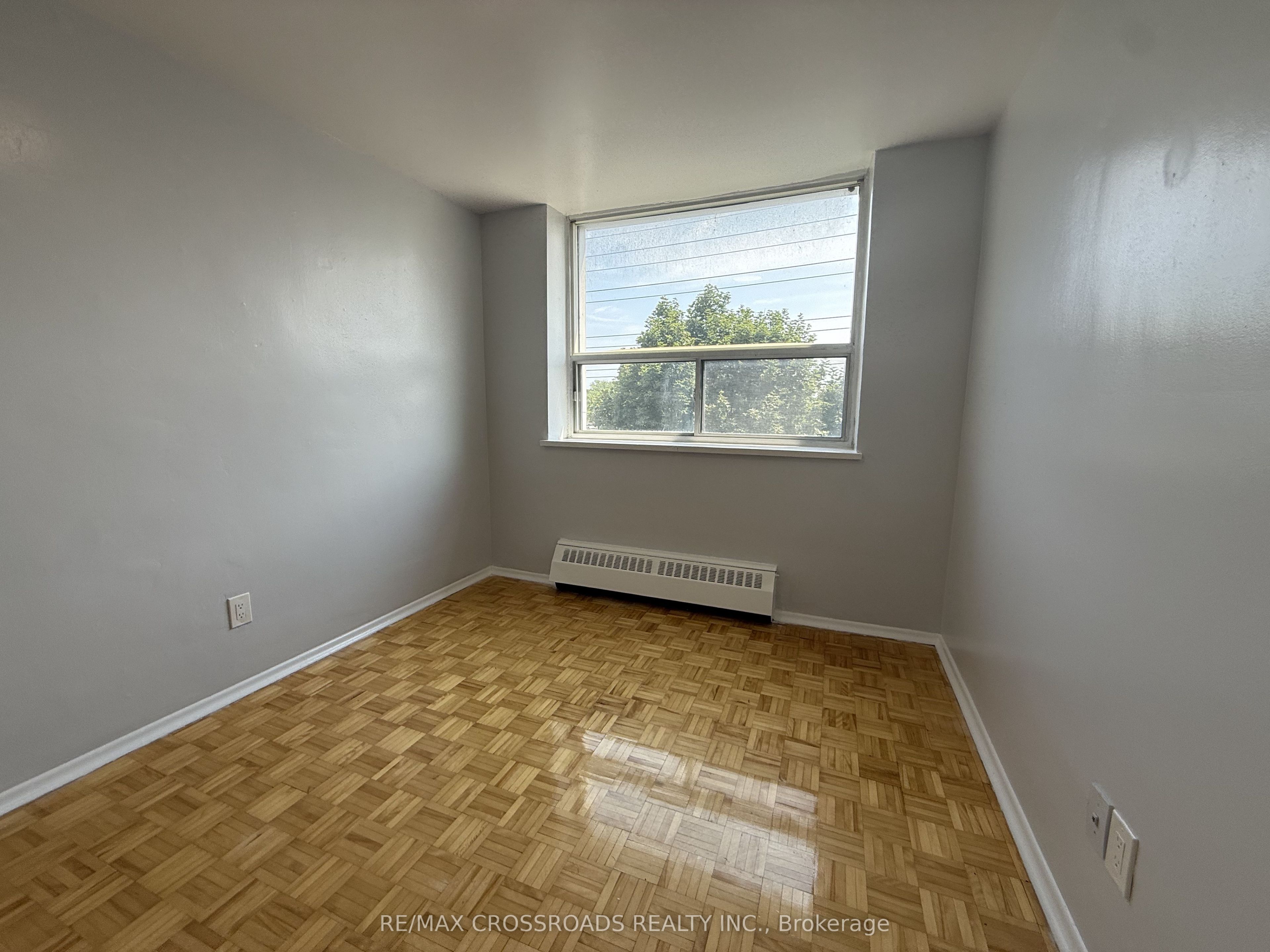 363 Lakeshore Road E 410 Property Photo 6