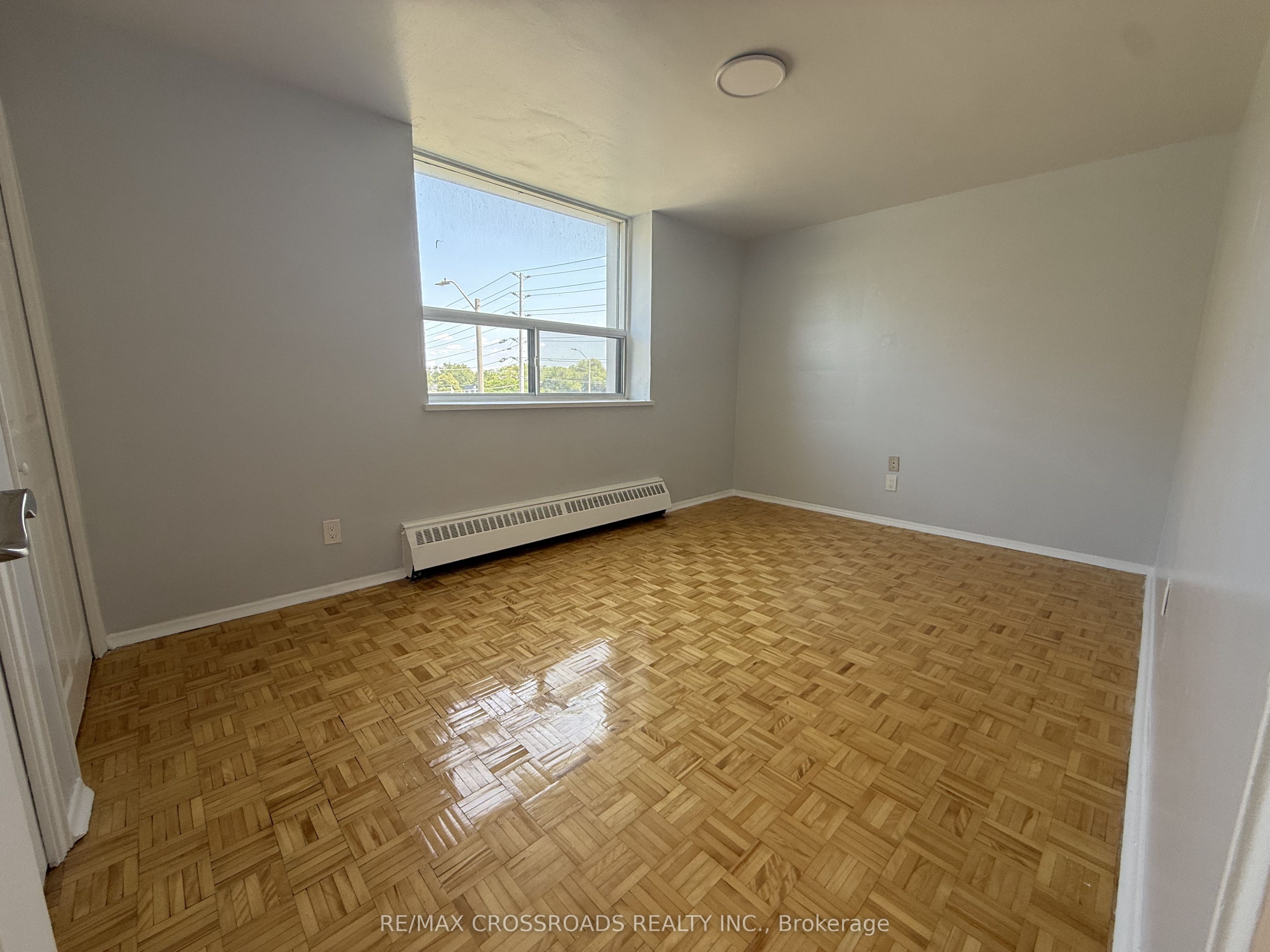 363 Lakeshore Road E 410 Property Photo 7