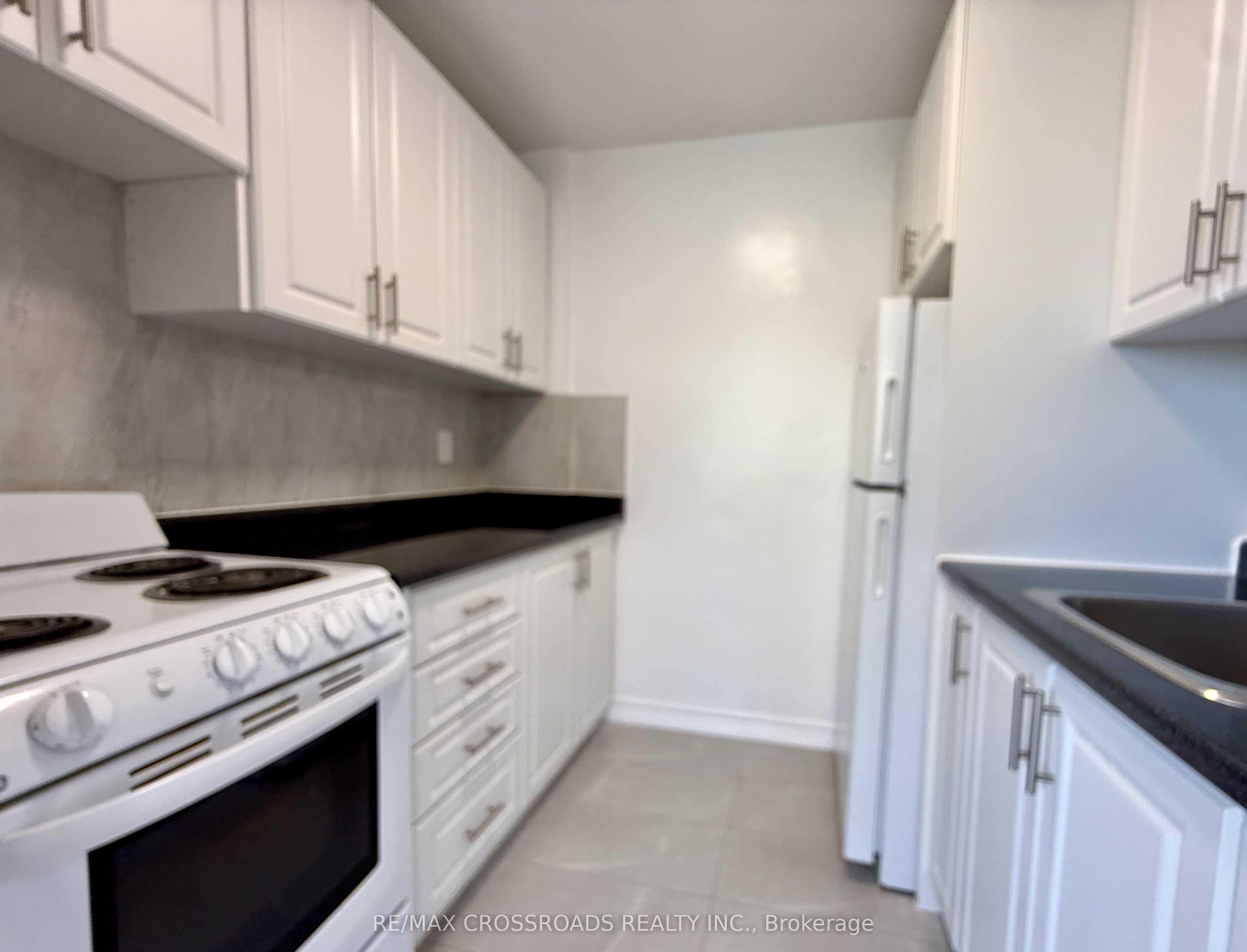 363 Lakeshore Road E 410 Property Photo 8
