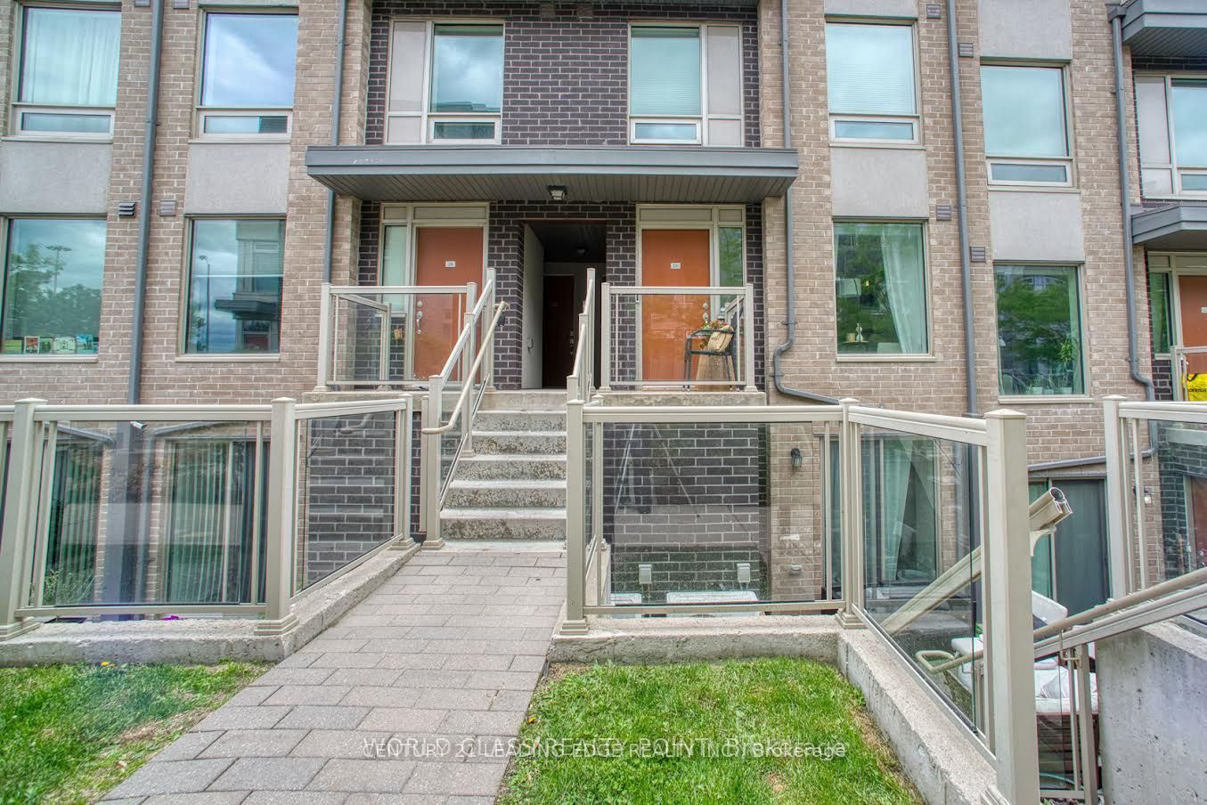 7 Applewood Lane E 221 Property Photo 1