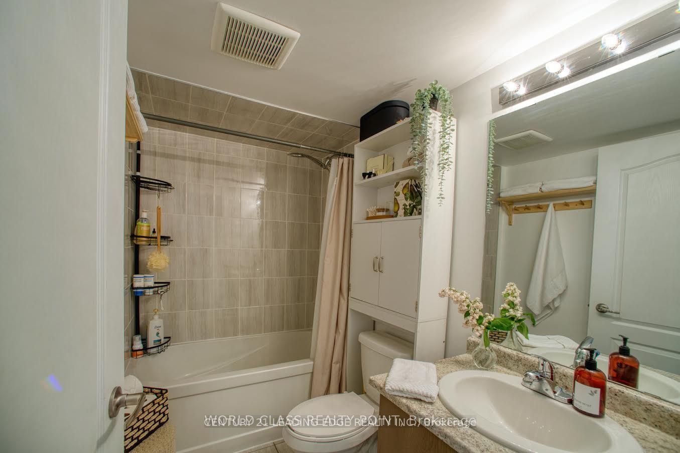 7 Applewood Lane E 221 Property Photo 6