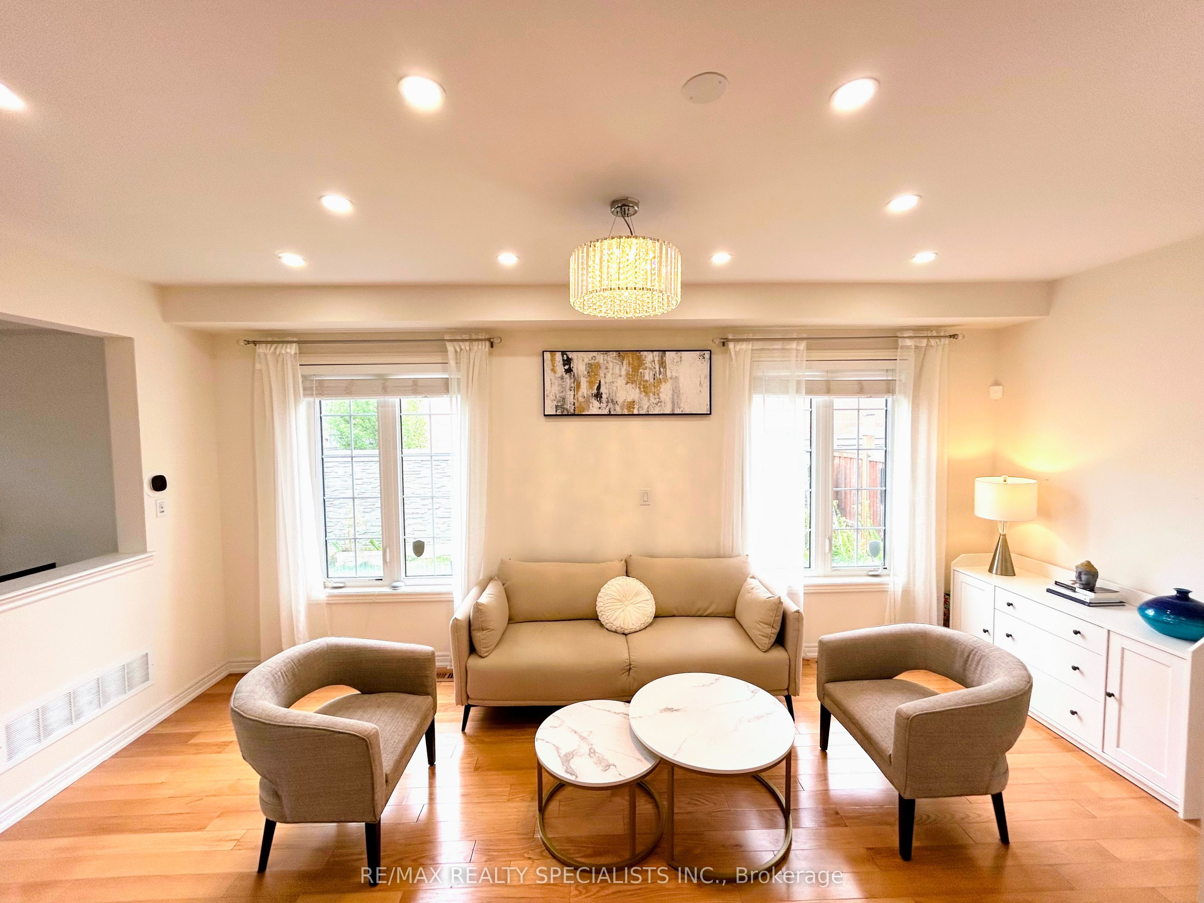 55 Dufay Road Property Photo 4