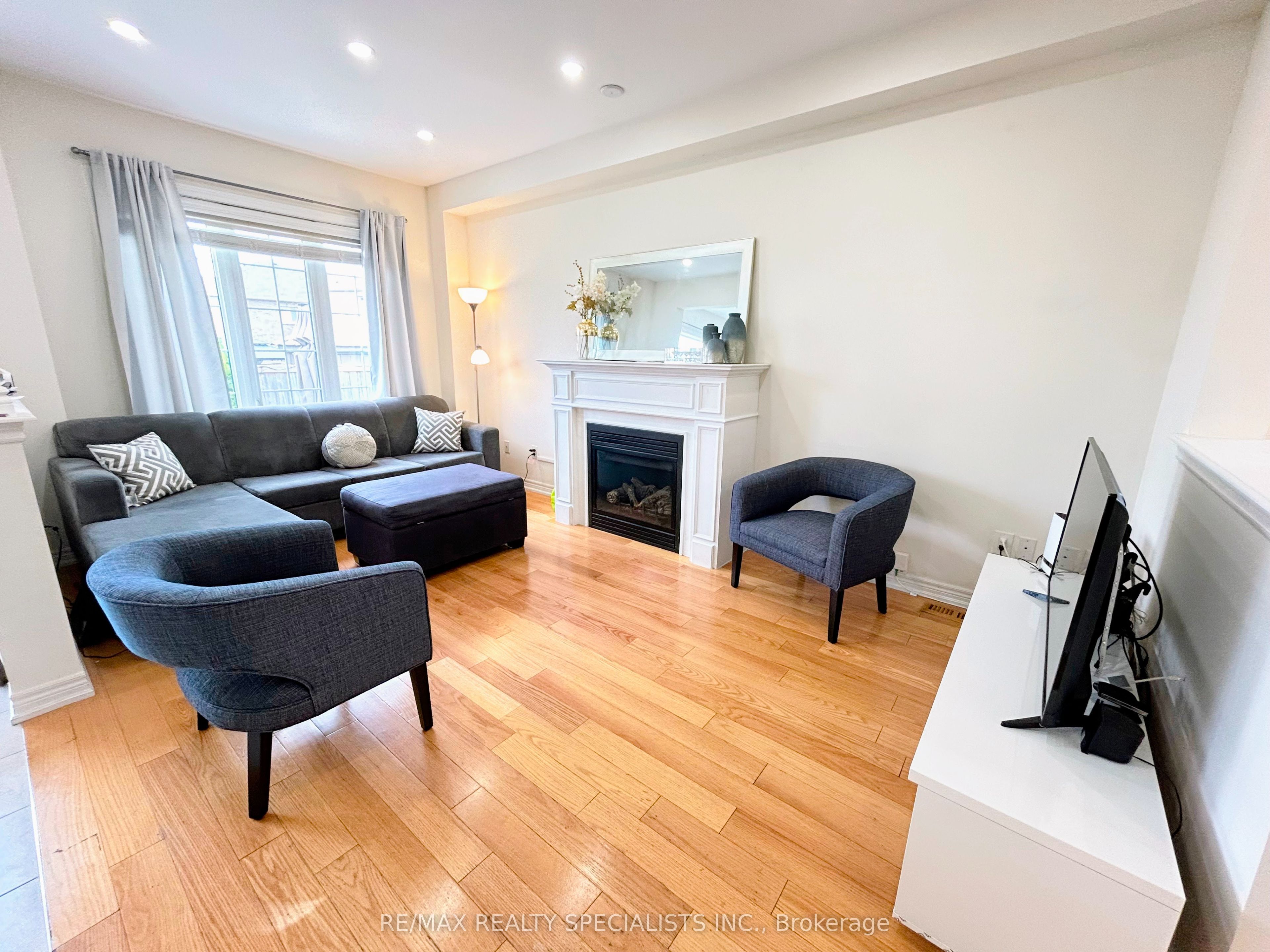 55 Dufay Road Property Photo 7