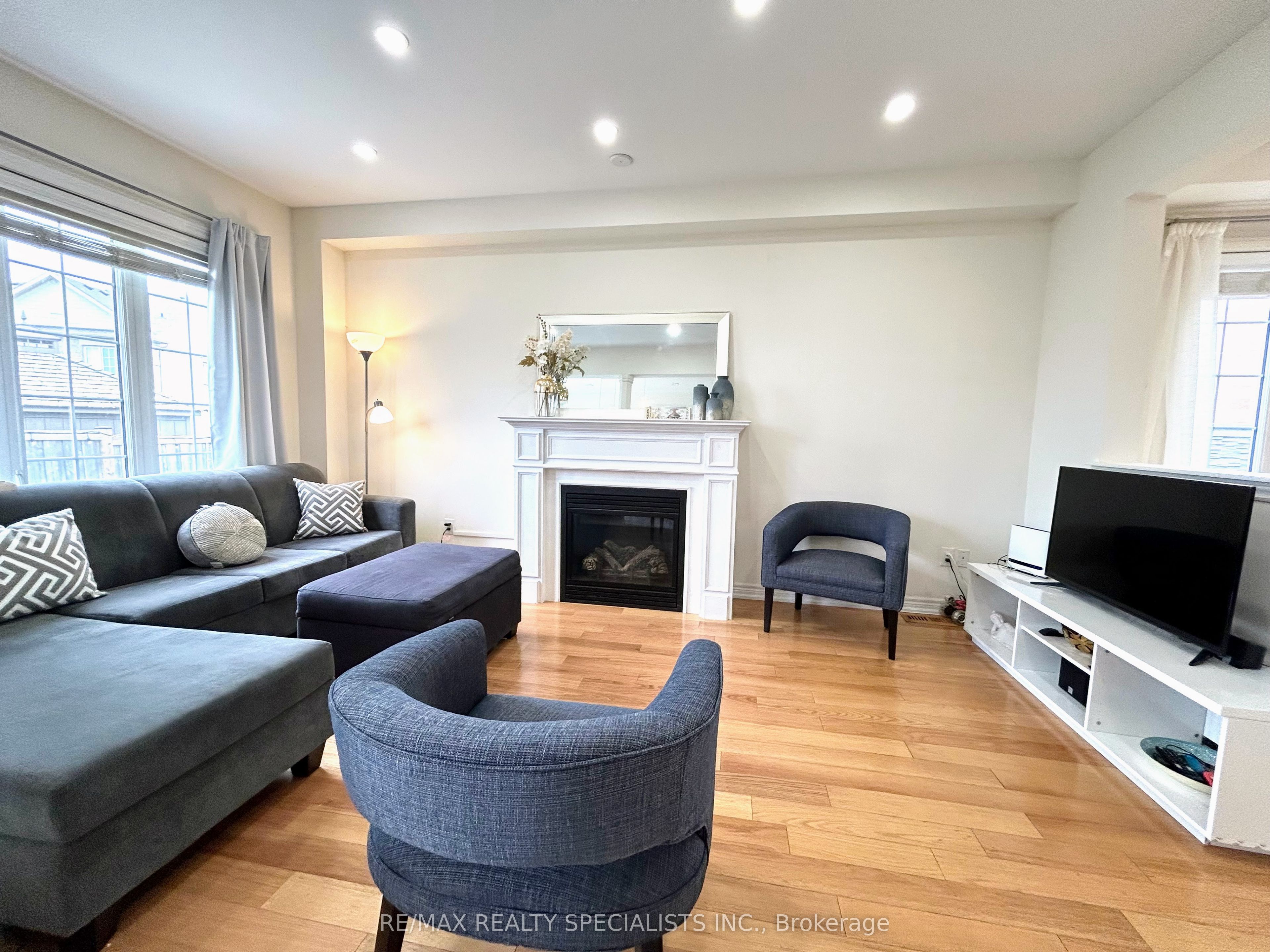 55 Dufay Road Property Photo 8
