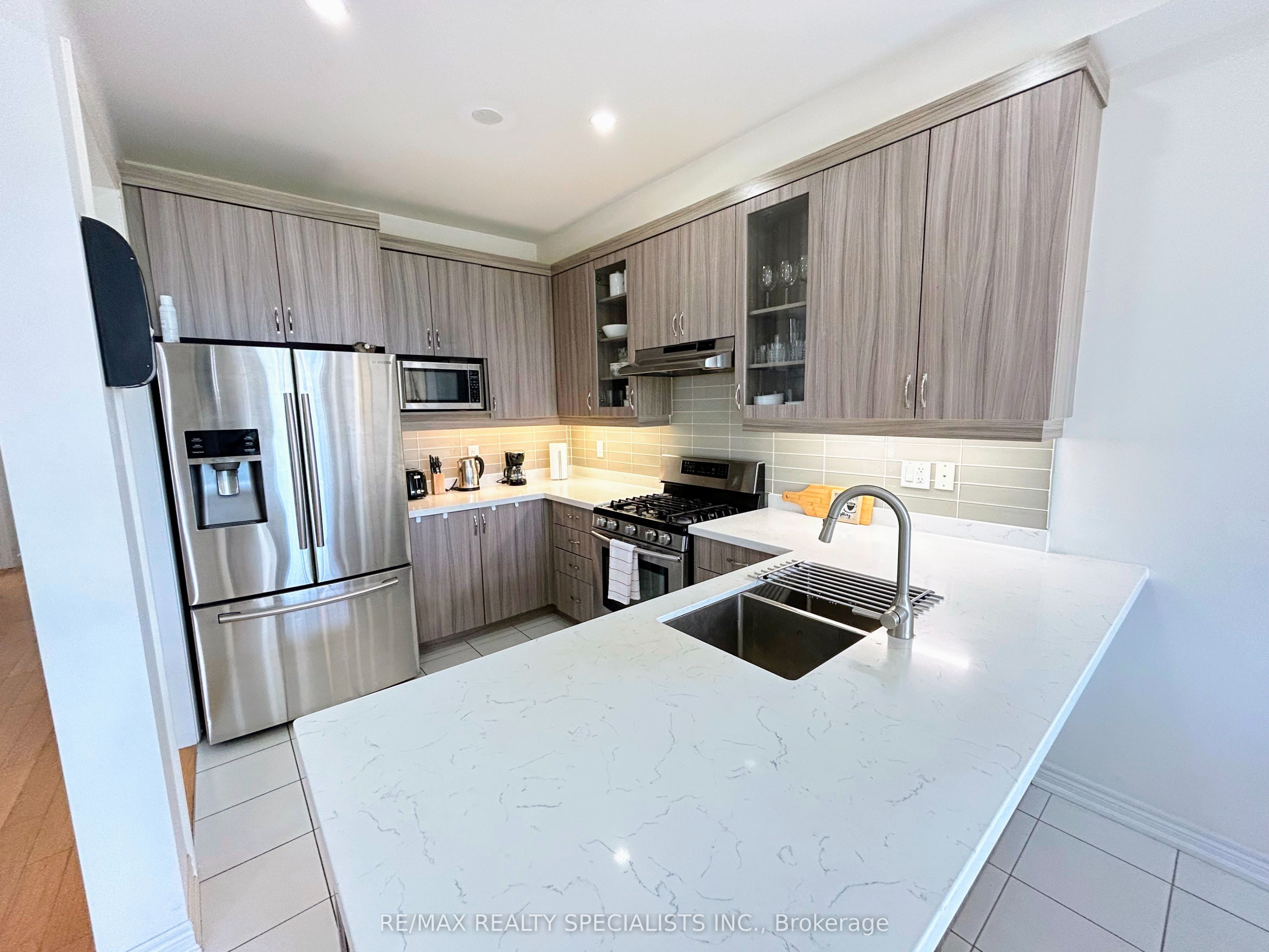 55 Dufay Road Property Photo 10
