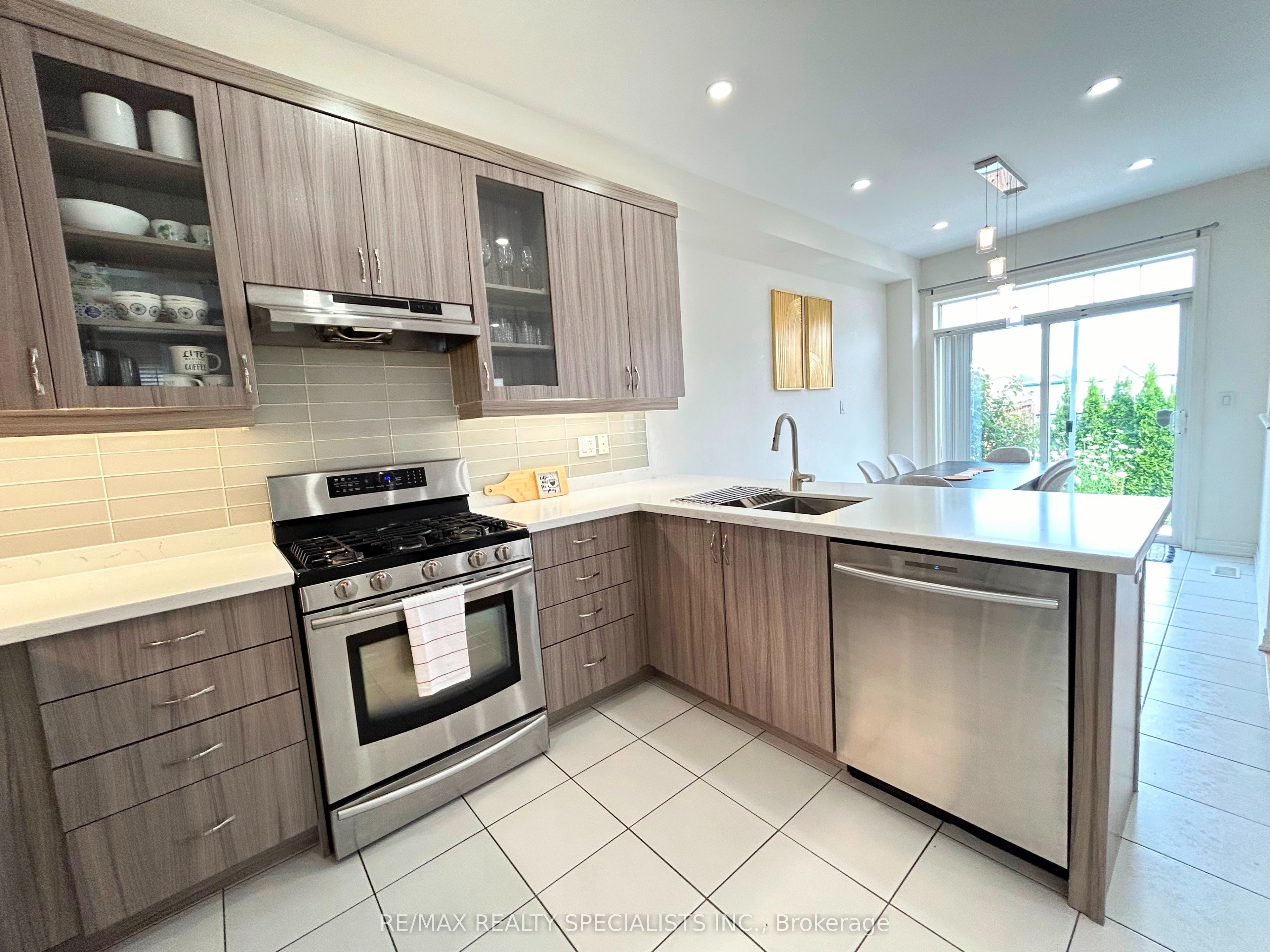 55 Dufay Road Property Photo 11