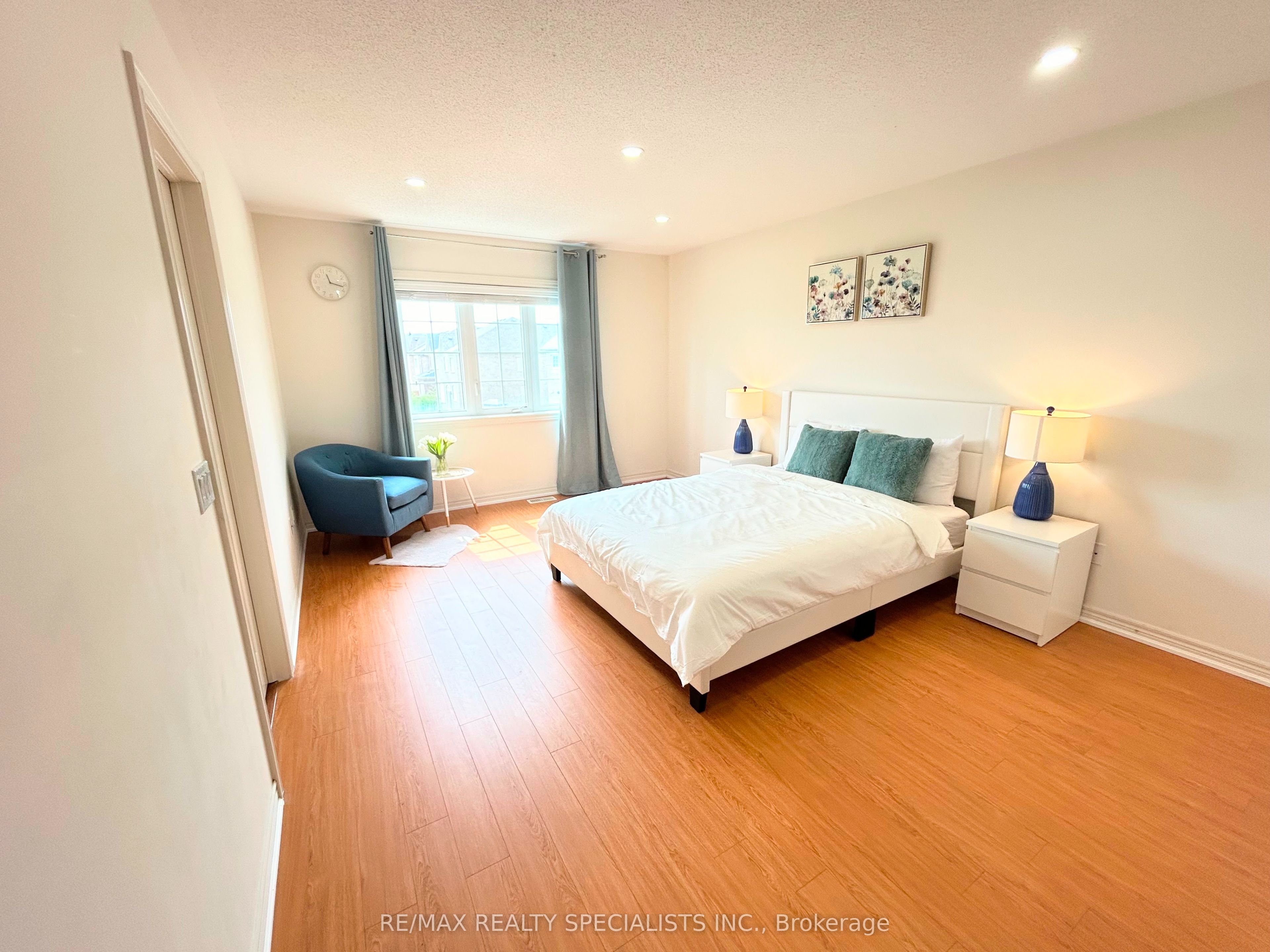 55 Dufay Road Property Photo 13