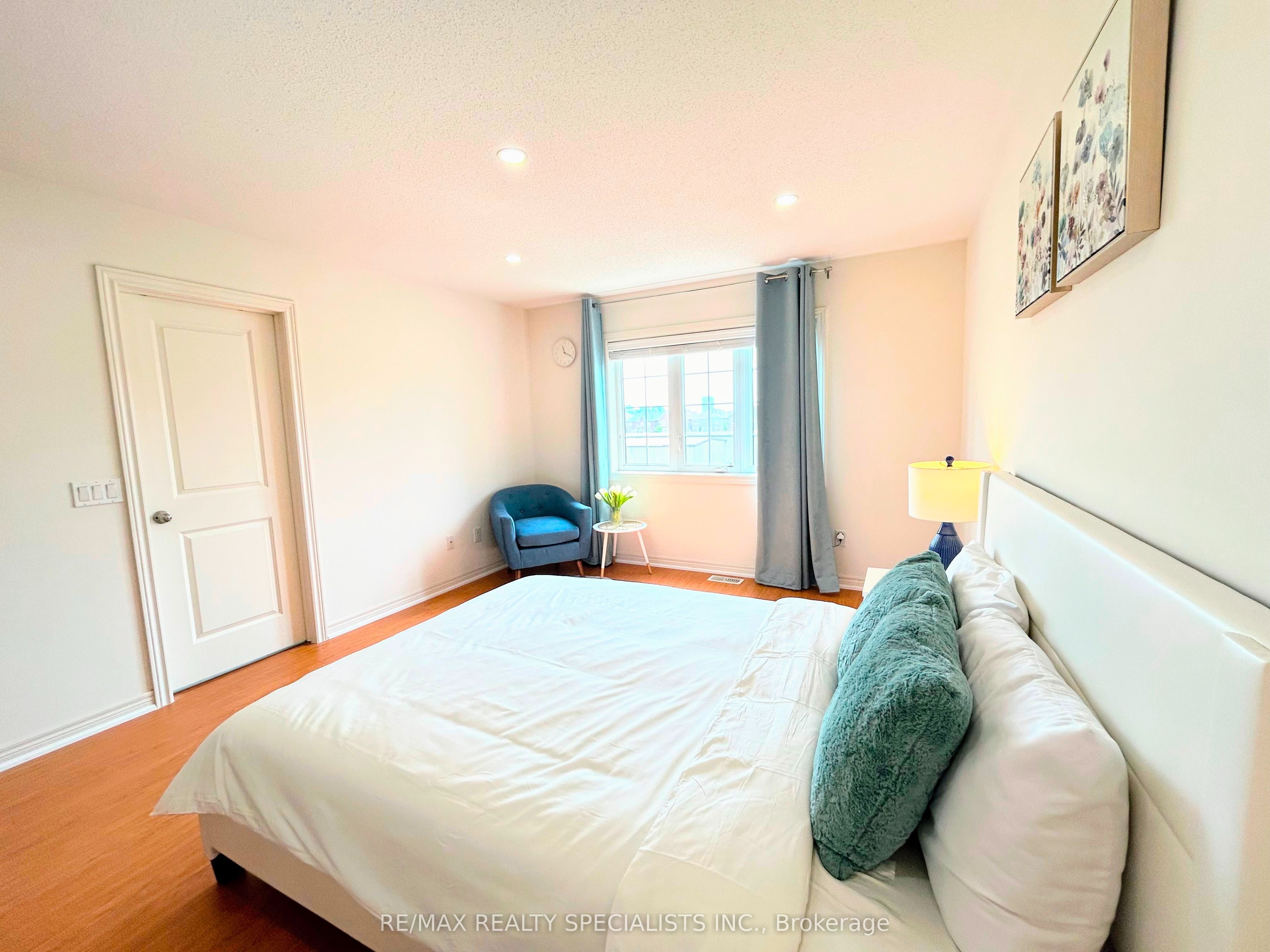 55 Dufay Road Property Photo 14