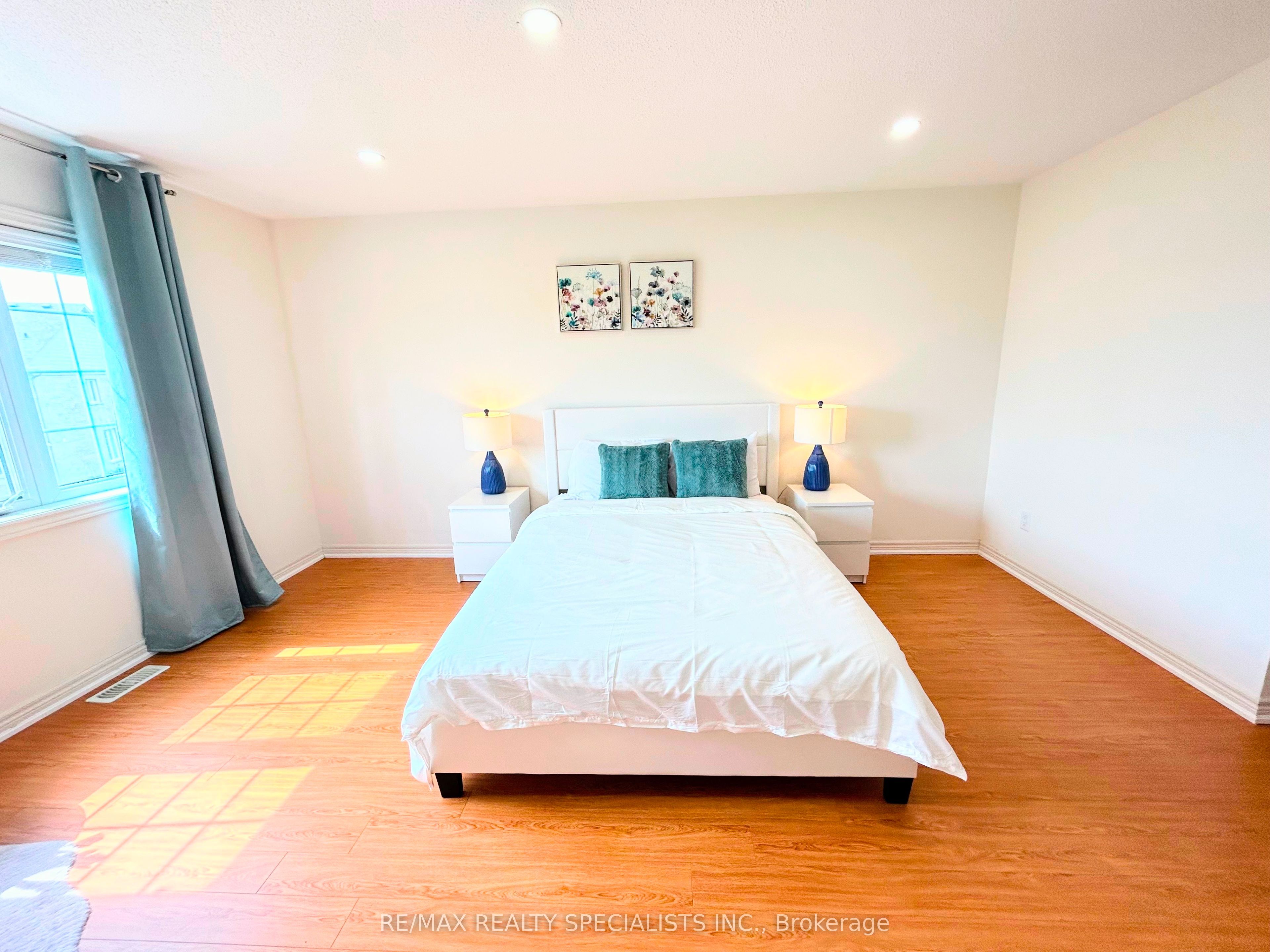 55 Dufay Road Property Photo 15