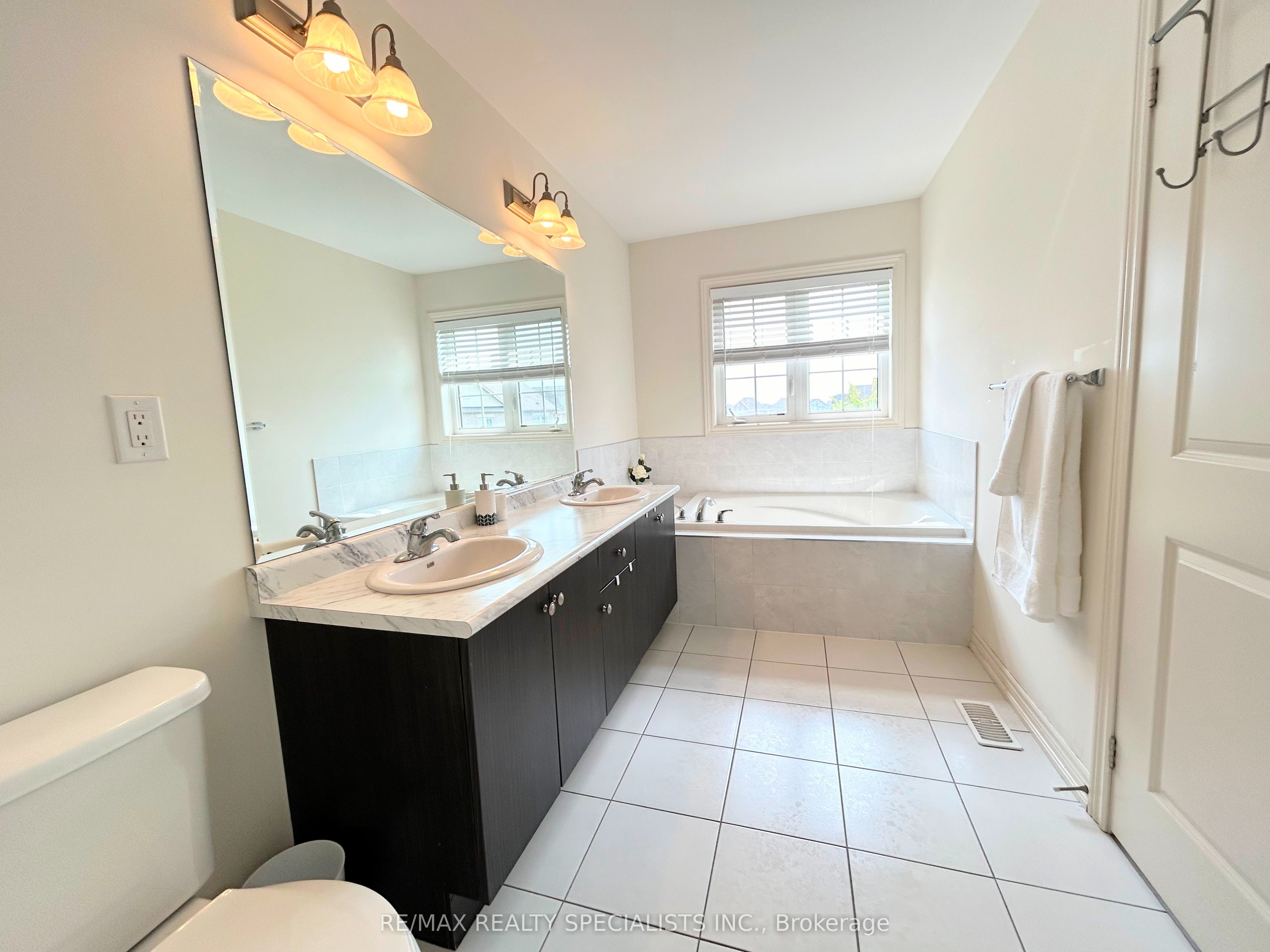 55 Dufay Road Property Photo 18