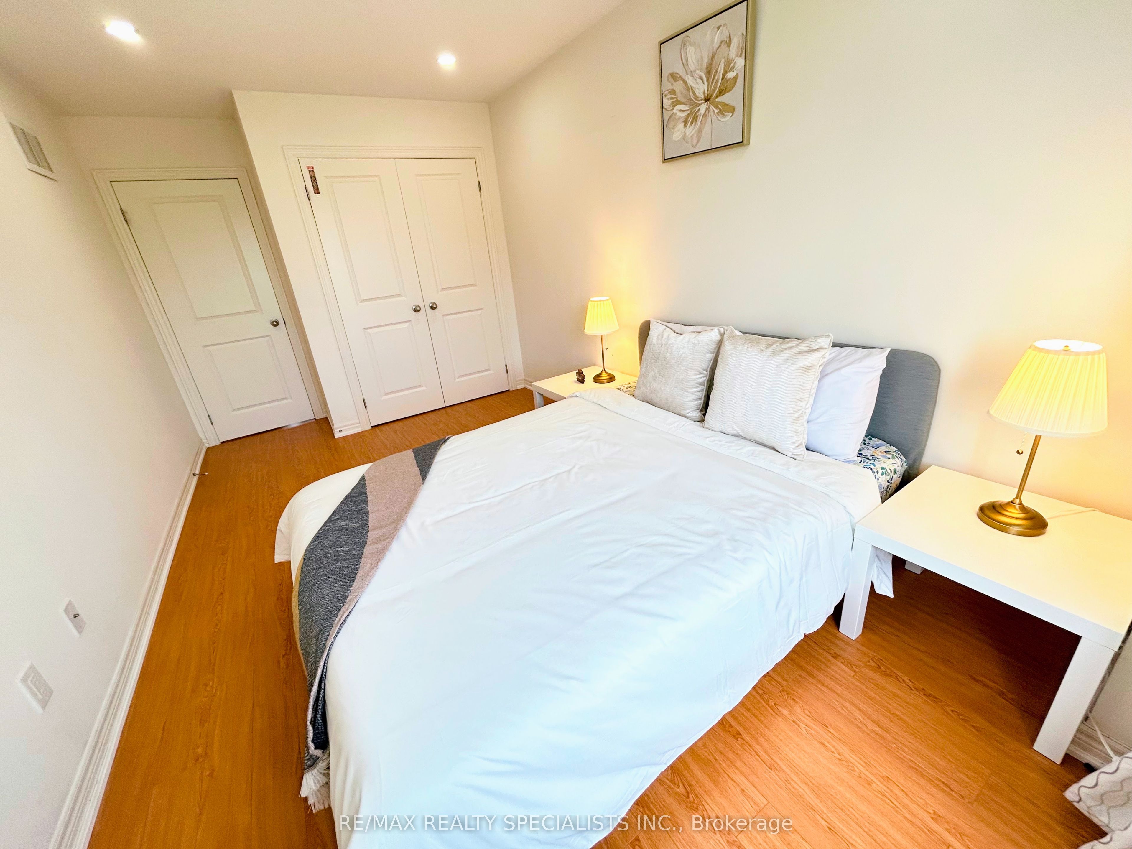 55 Dufay Road Property Photo 20