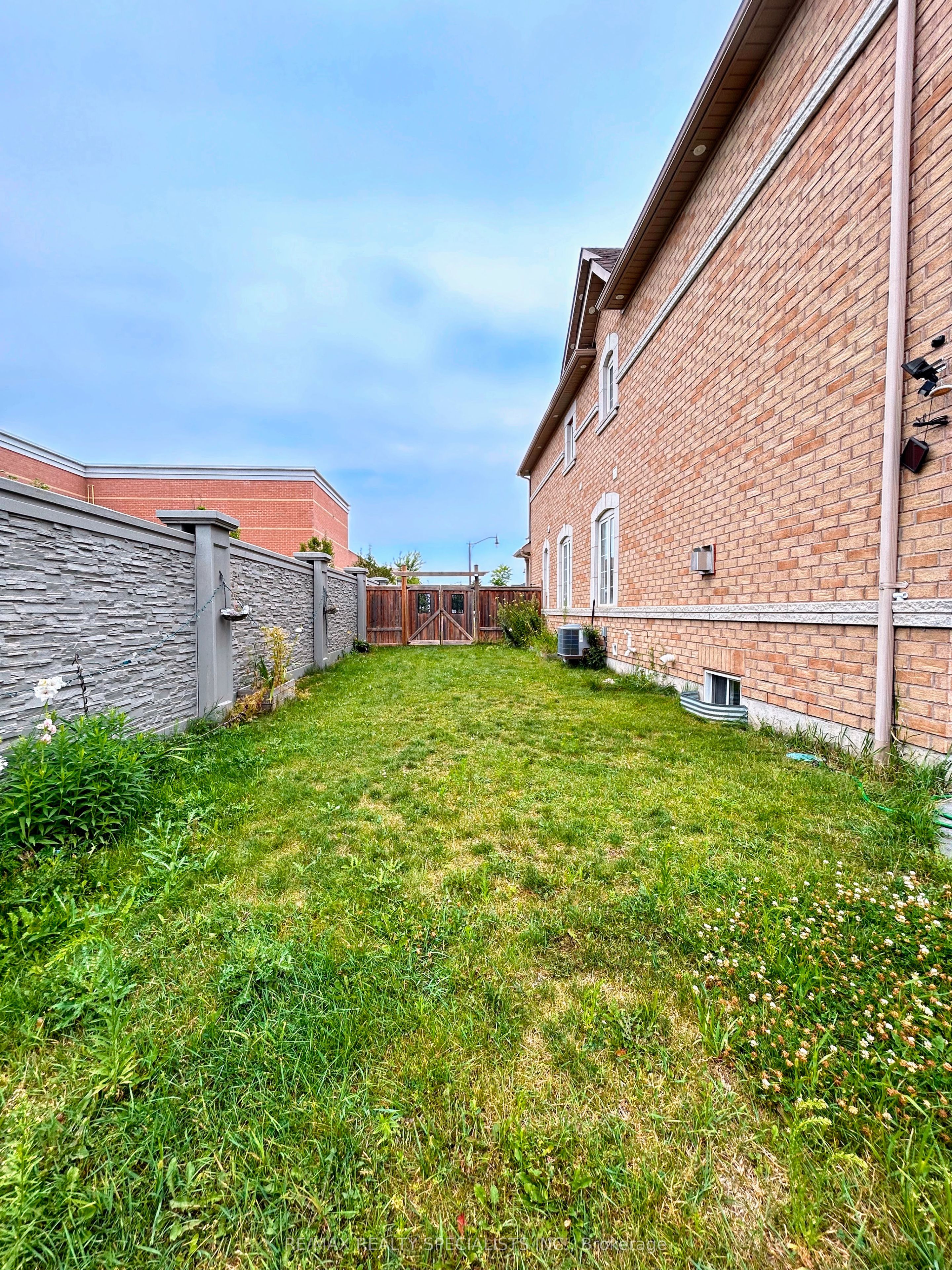 55 Dufay Road Property Photo 25