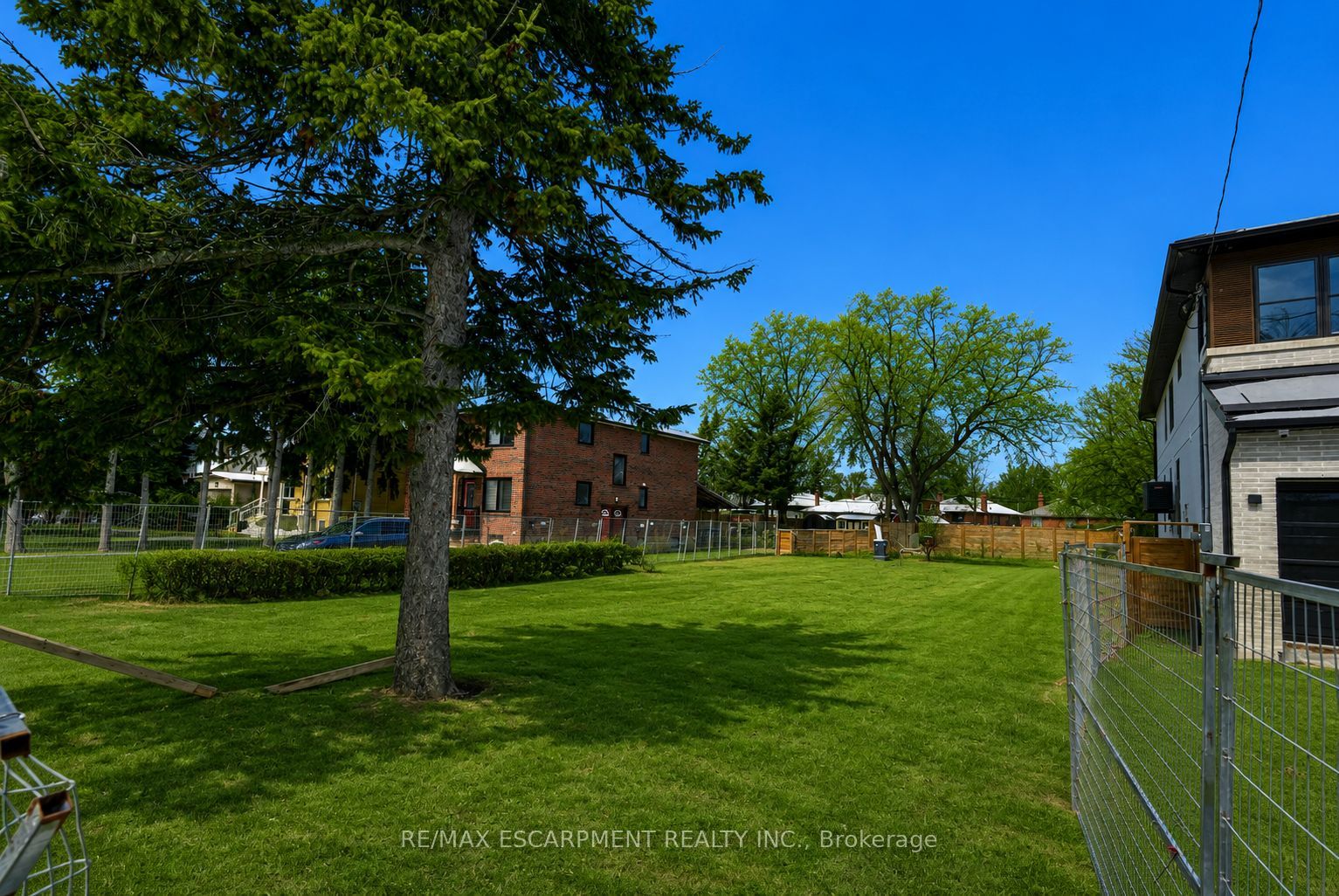 W13675916 Property Photo 1