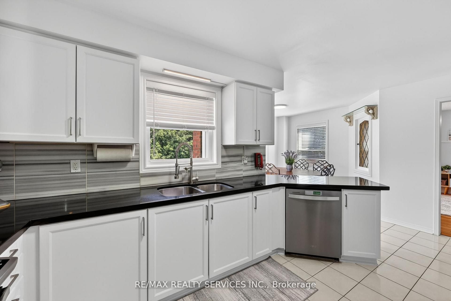 150 Royal Valley Drive Property Photo 10