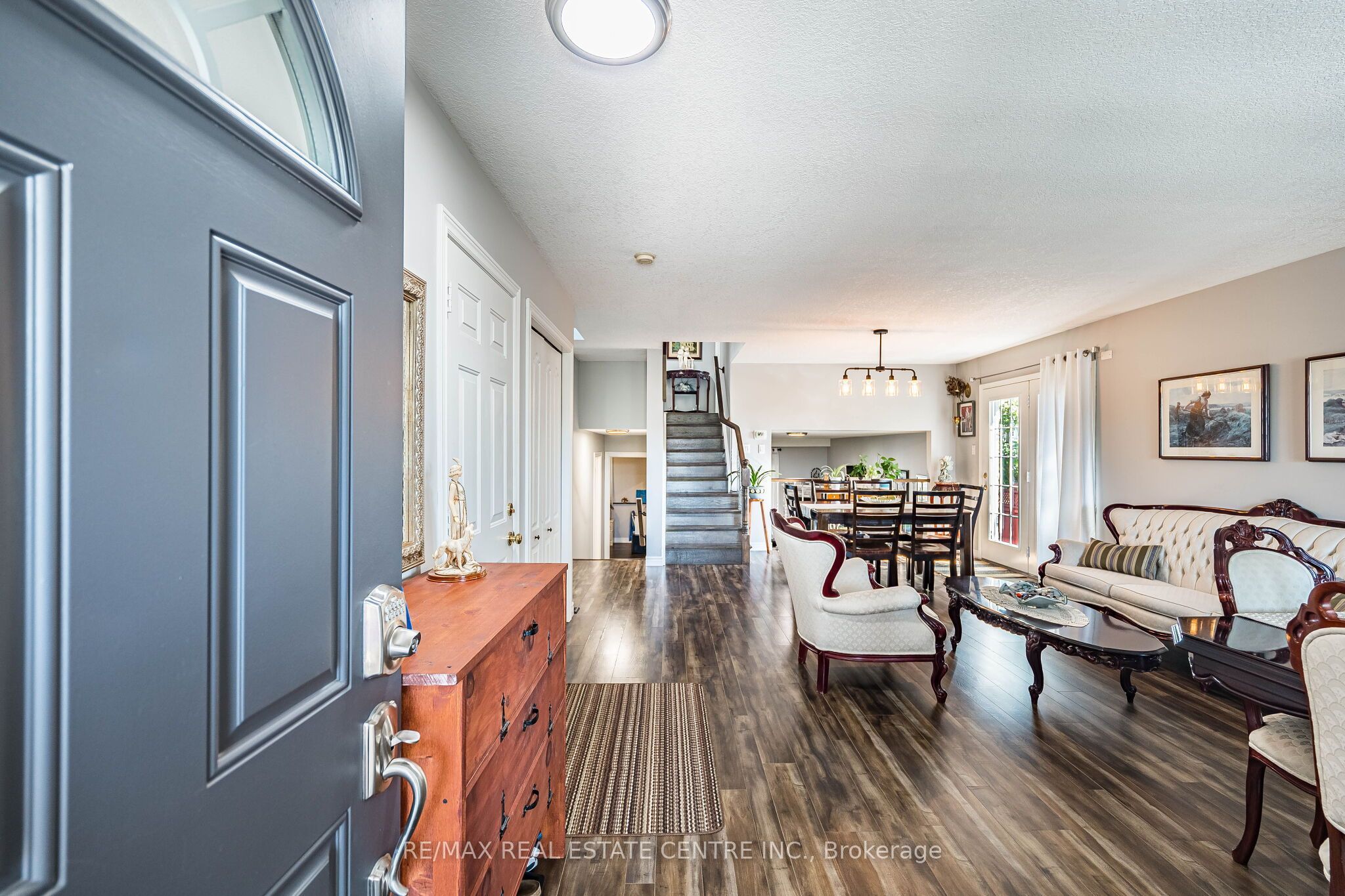 267 Montgomery Boulevard Property Photo 5
