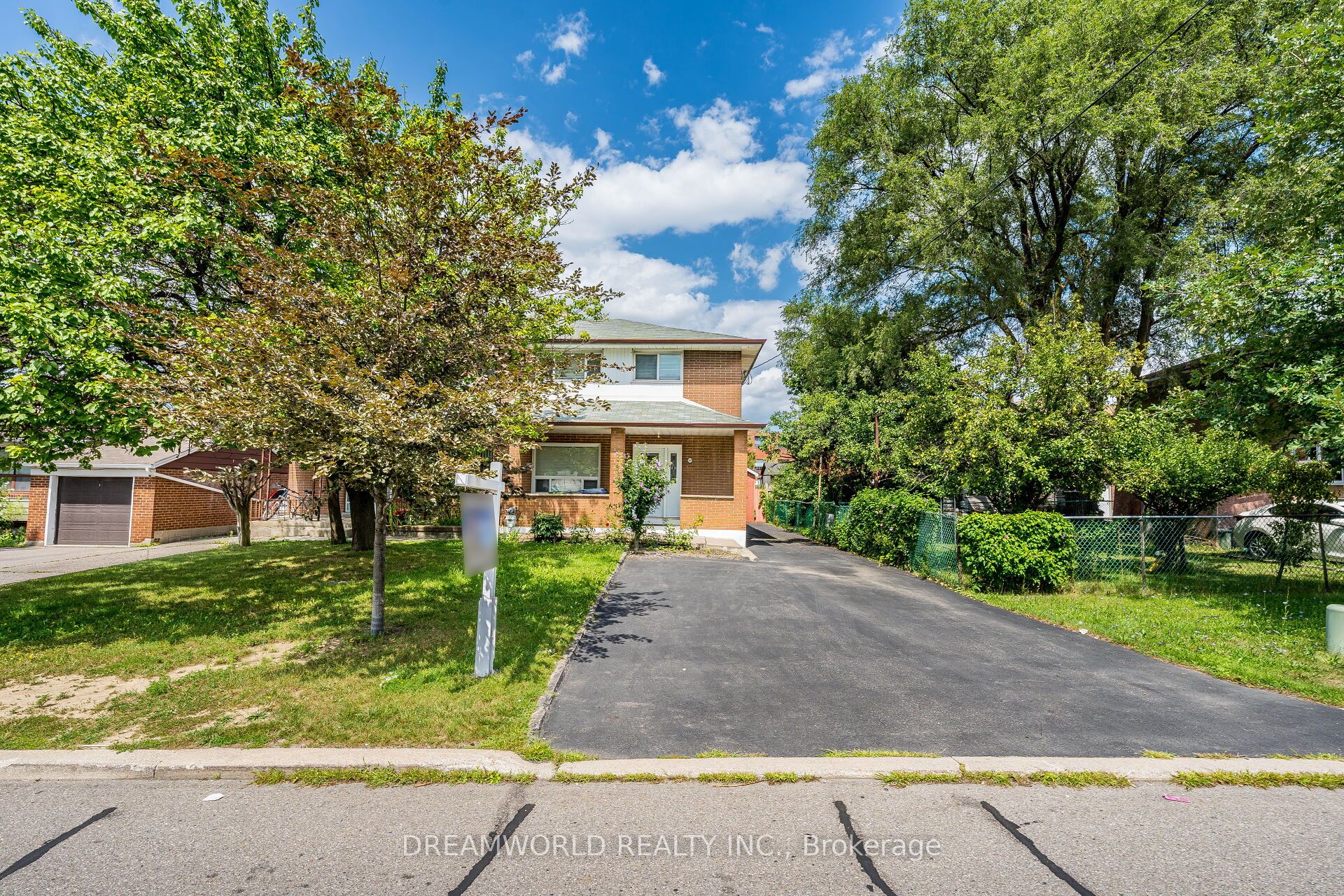 24 Whitburn Crescent Property Photo 3