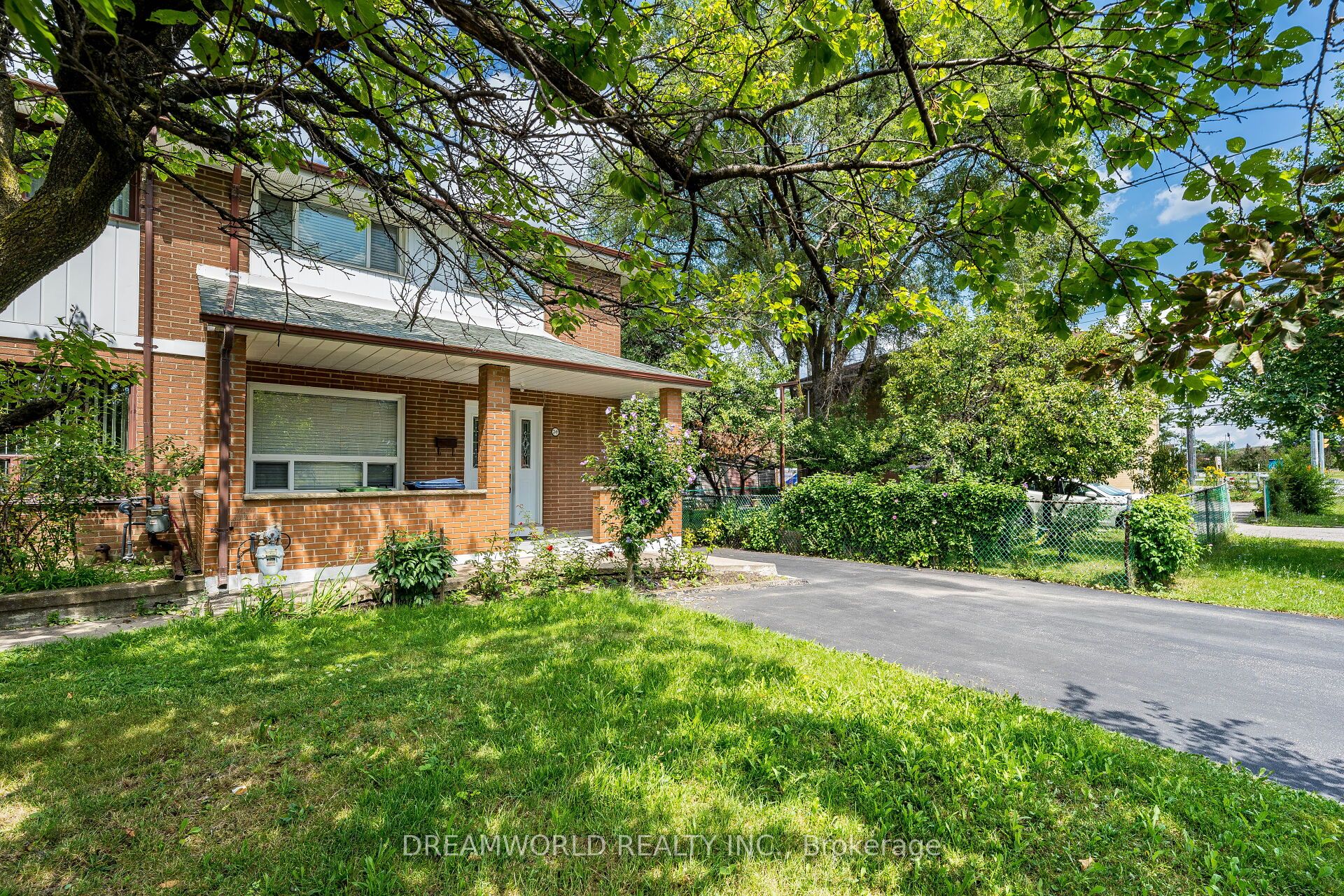 24 Whitburn Crescent Property Photo 4