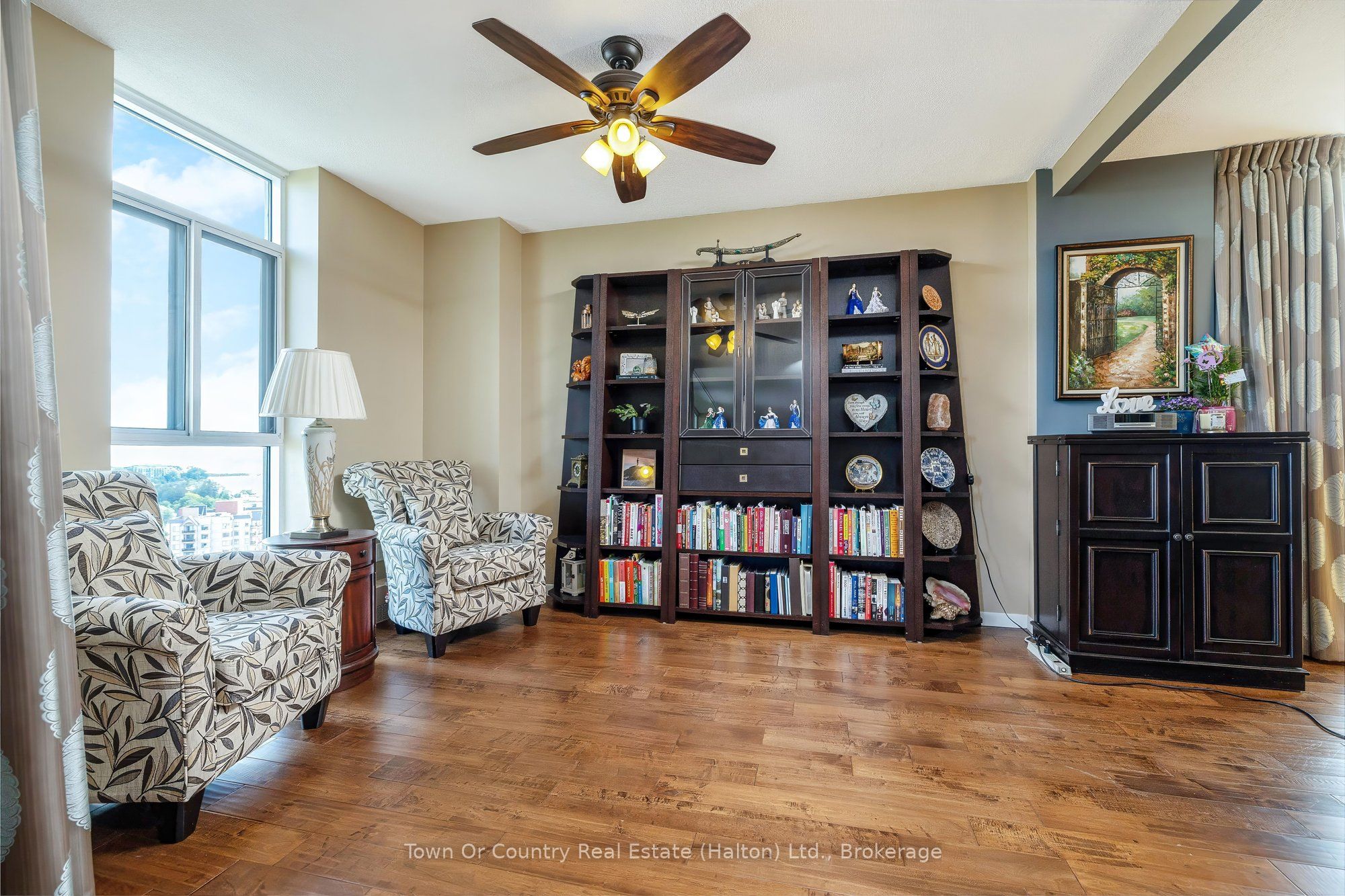 5250 Lakeshore Road 1906 Property Photo 7
