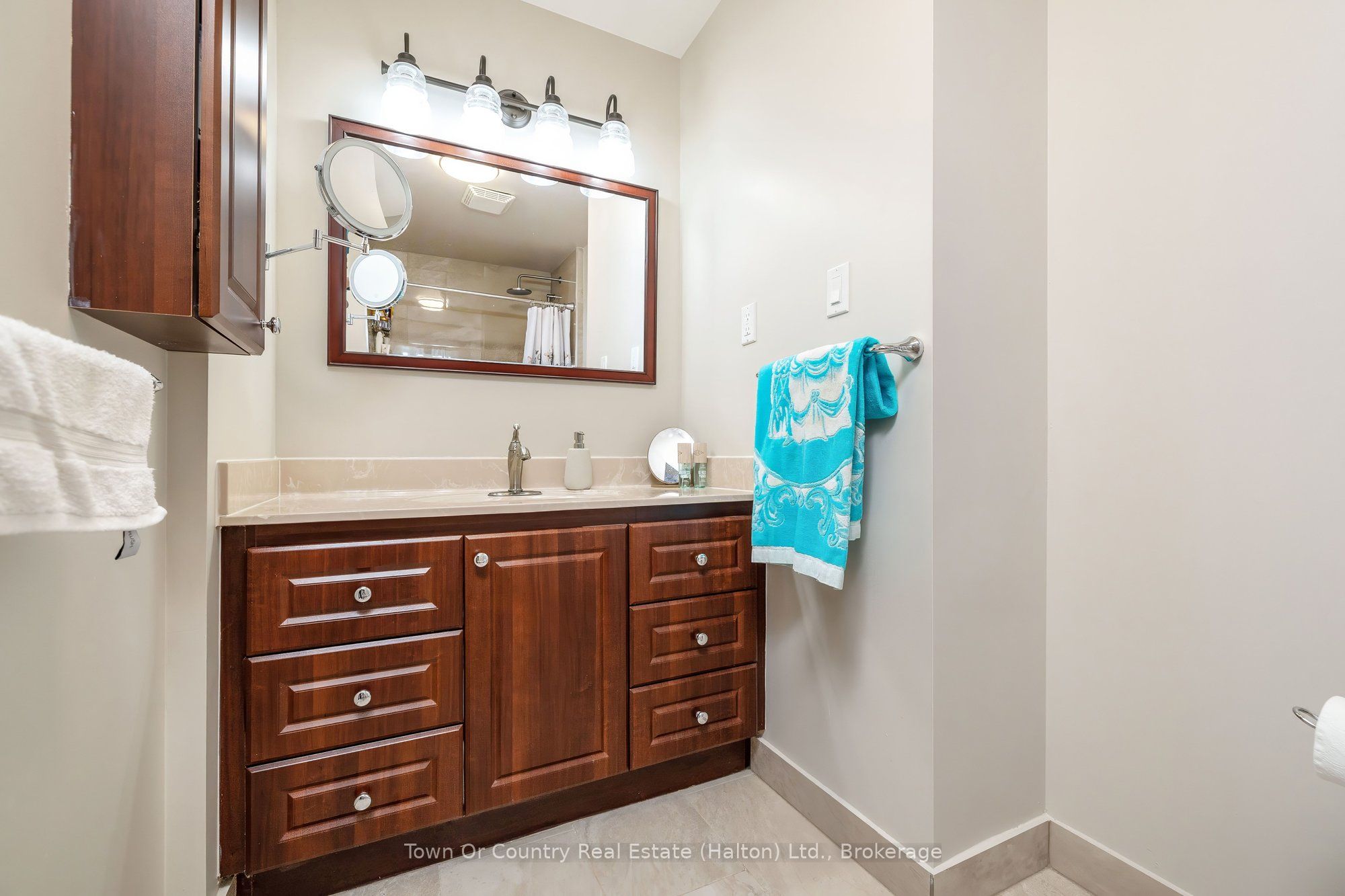 5250 Lakeshore Road 1906 Property Photo 17