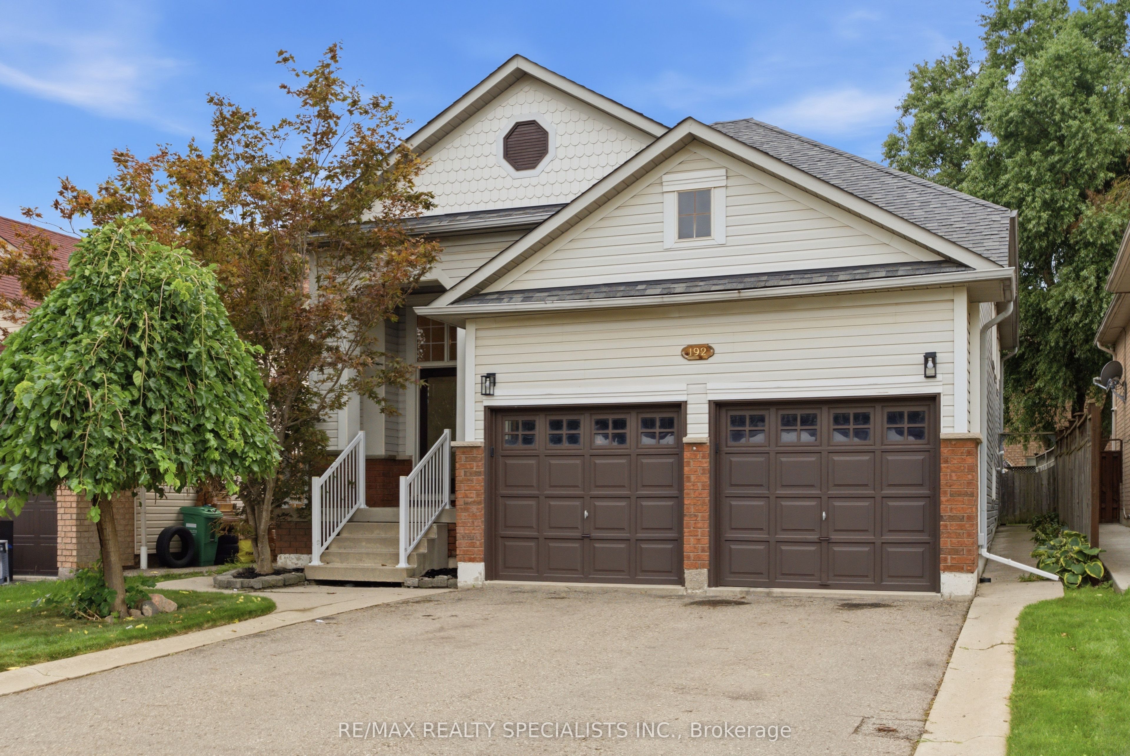 192 VAN SCOTT Drive Property Photo 1
