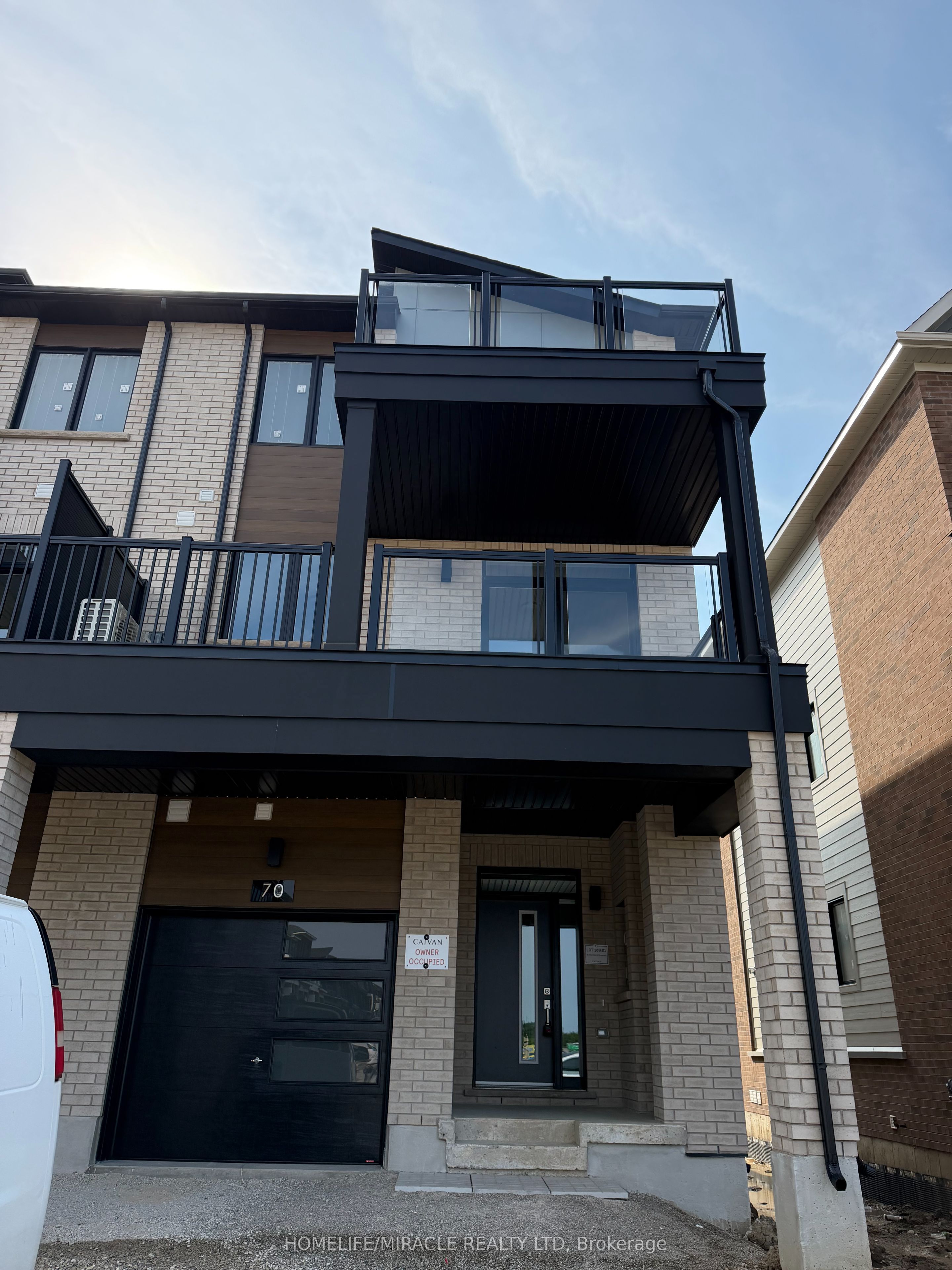 70 Thornbird Crescent Property Photo 1