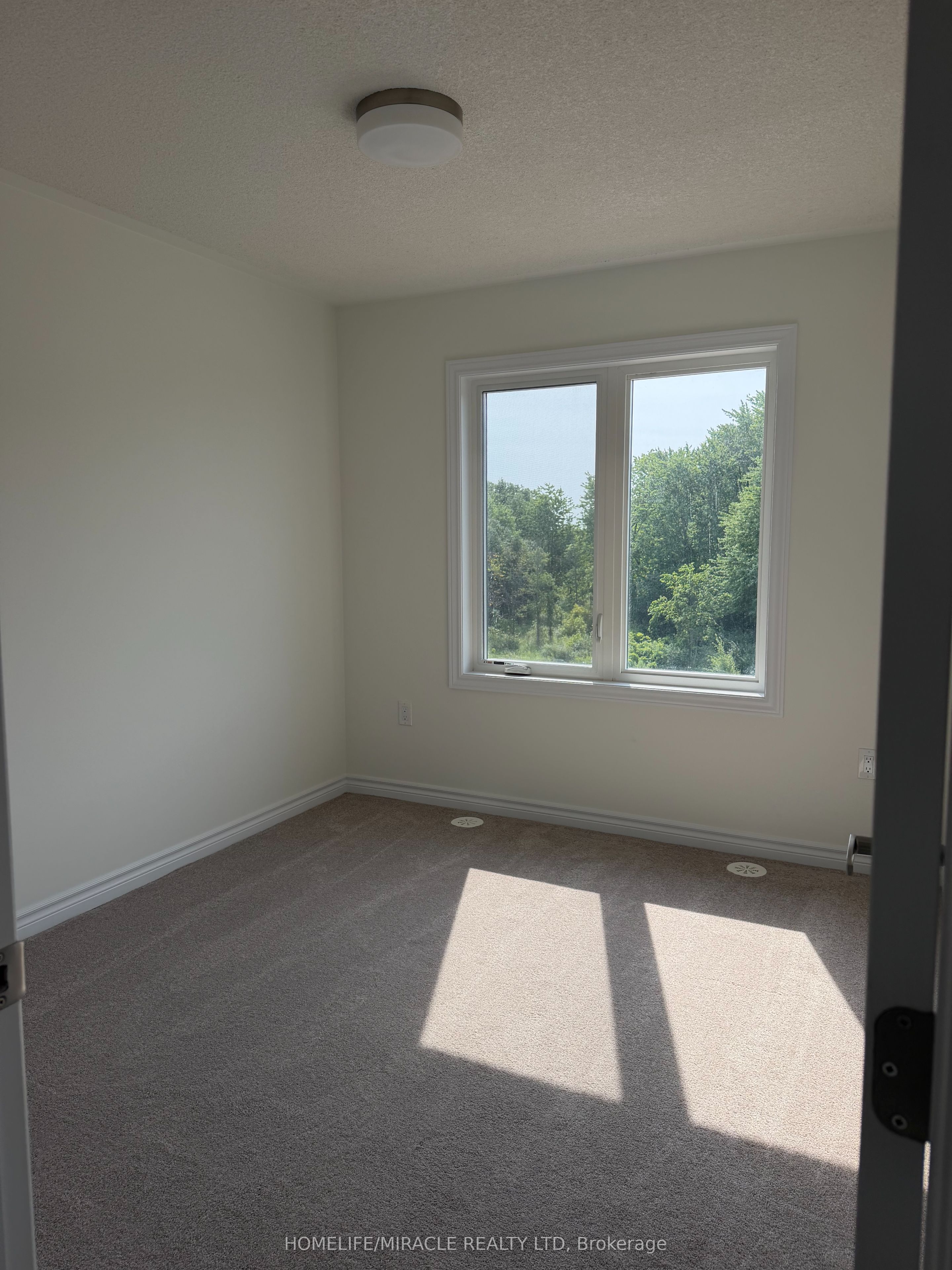 70 Thornbird Crescent Property Photo 8
