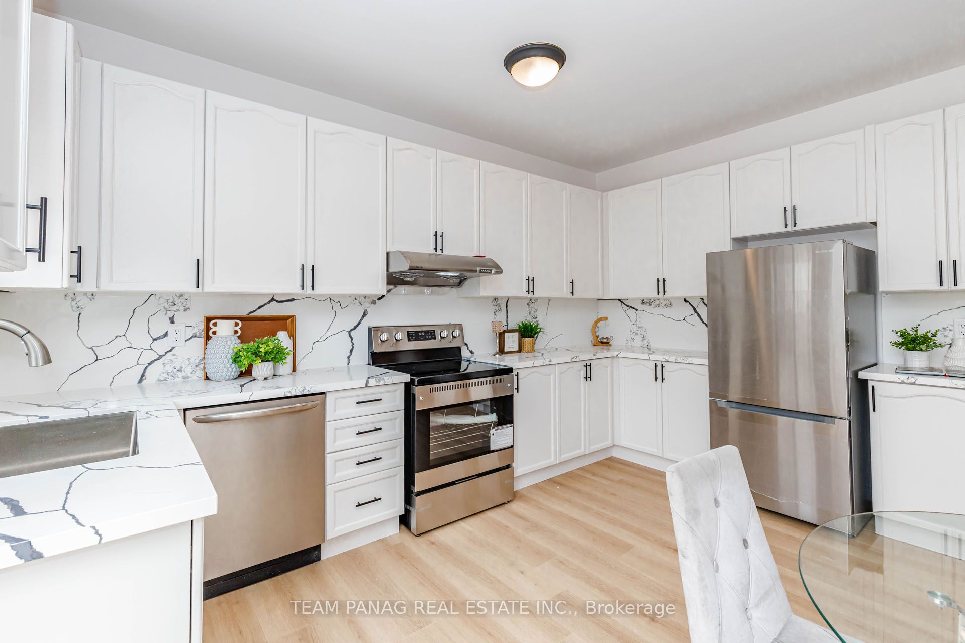 7 Village Lake Crescent Property Photo 22