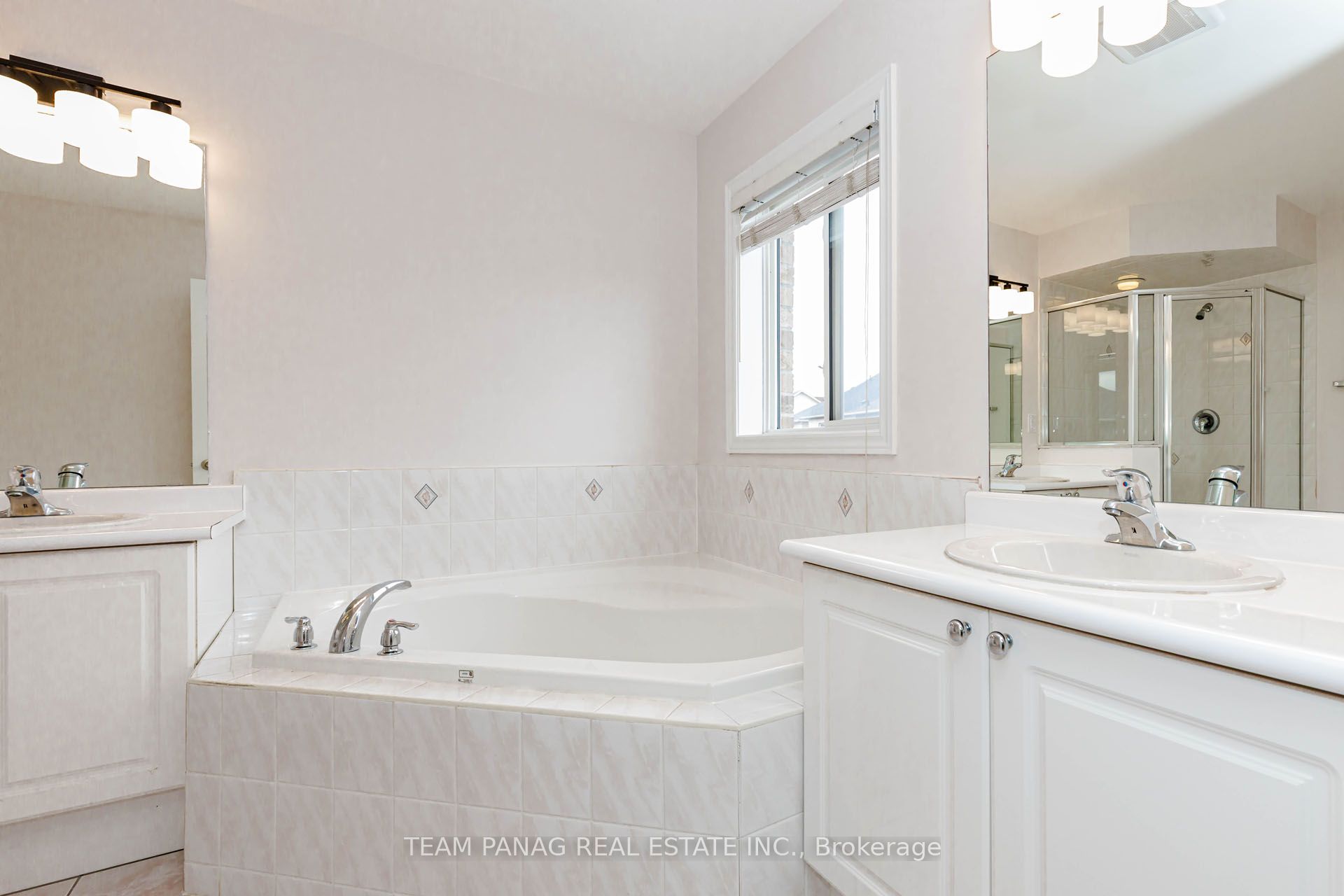 7 Village Lake Crescent Property Photo 33