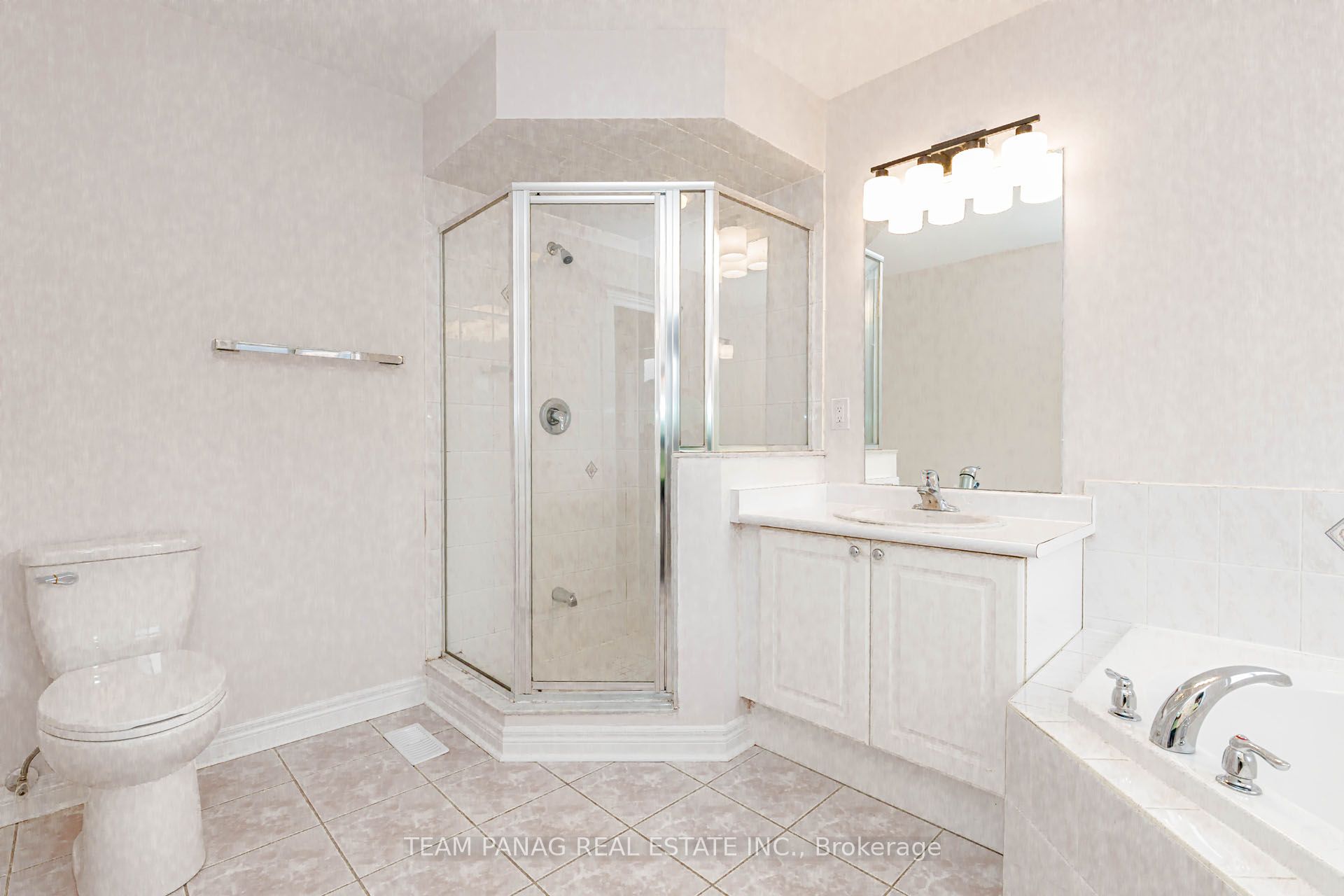 7 Village Lake Crescent Property Photo 34