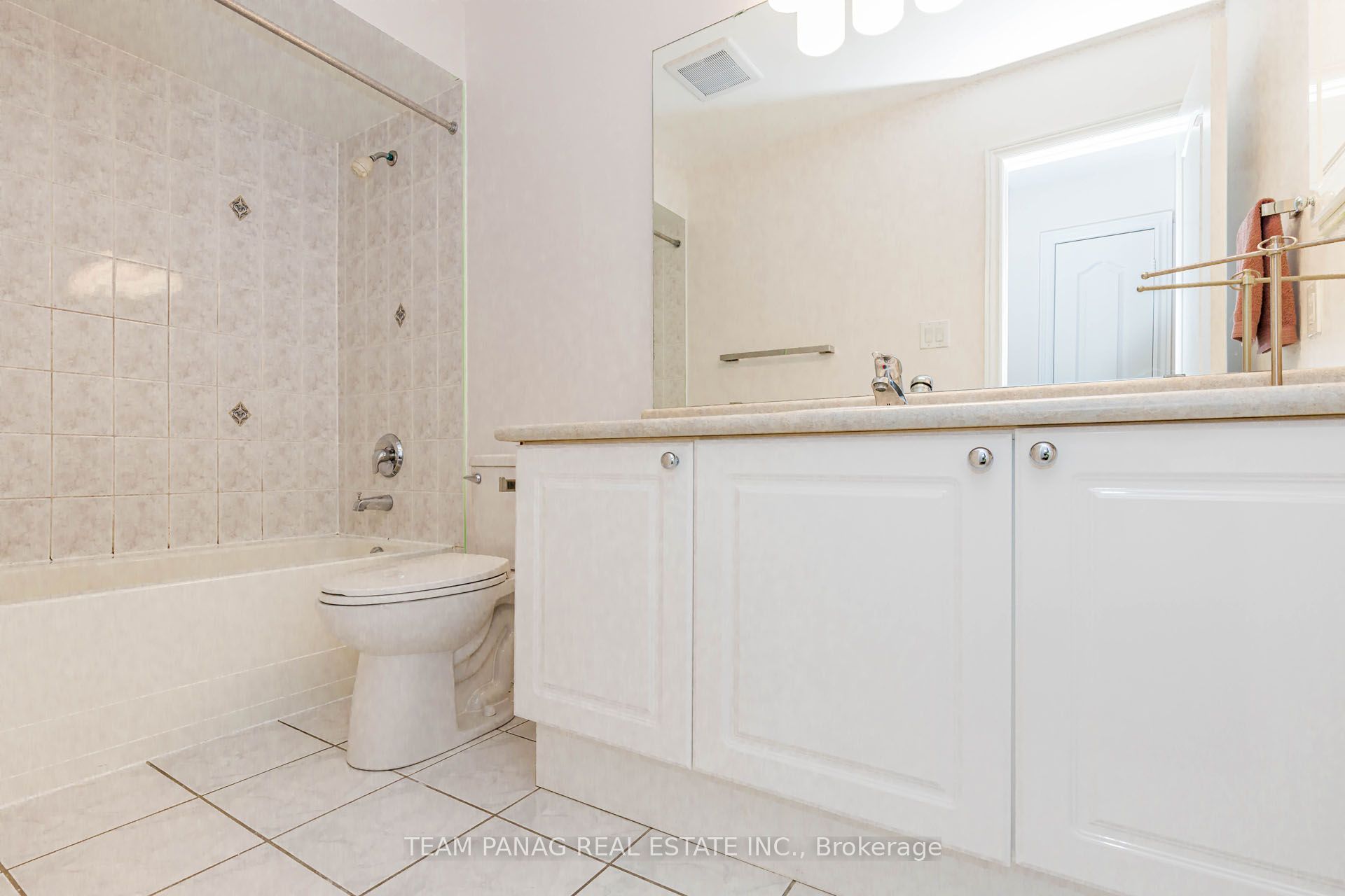 7 Village Lake Crescent Property Photo 40