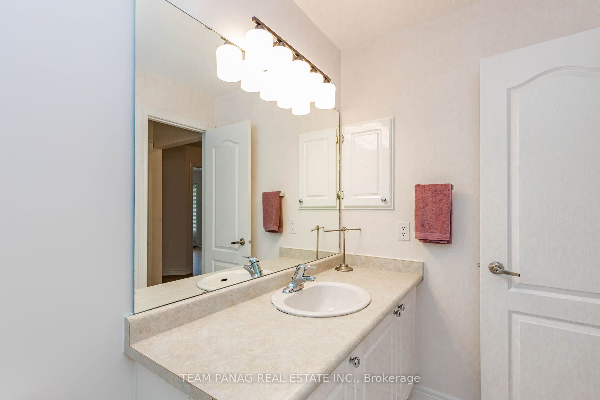 7 Village Lake Crescent Property Photo 41