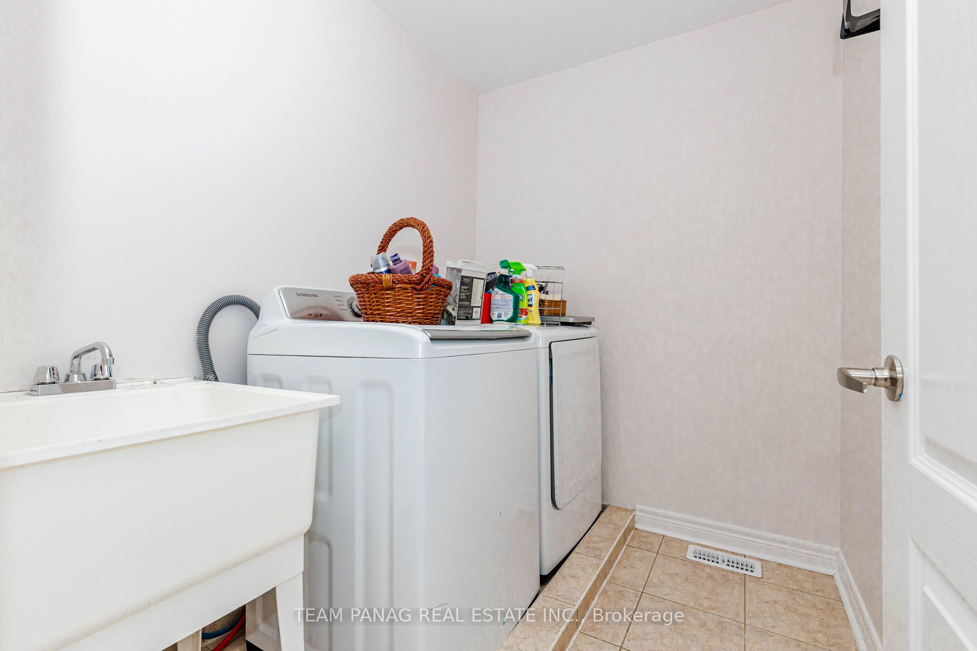 7 Village Lake Crescent Property Photo 42