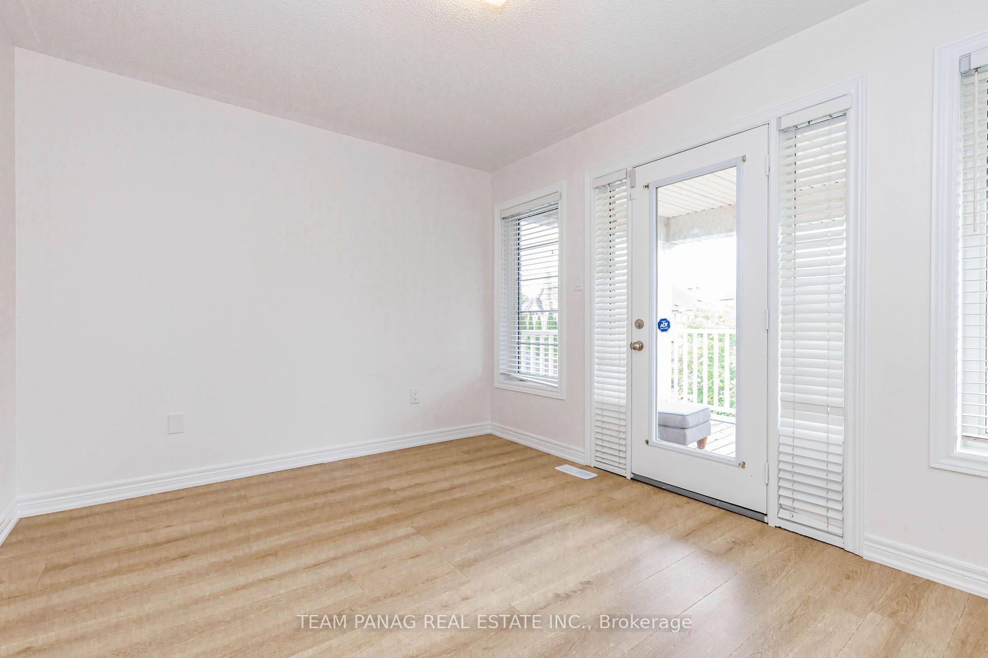 7 Village Lake Crescent Property Photo 43