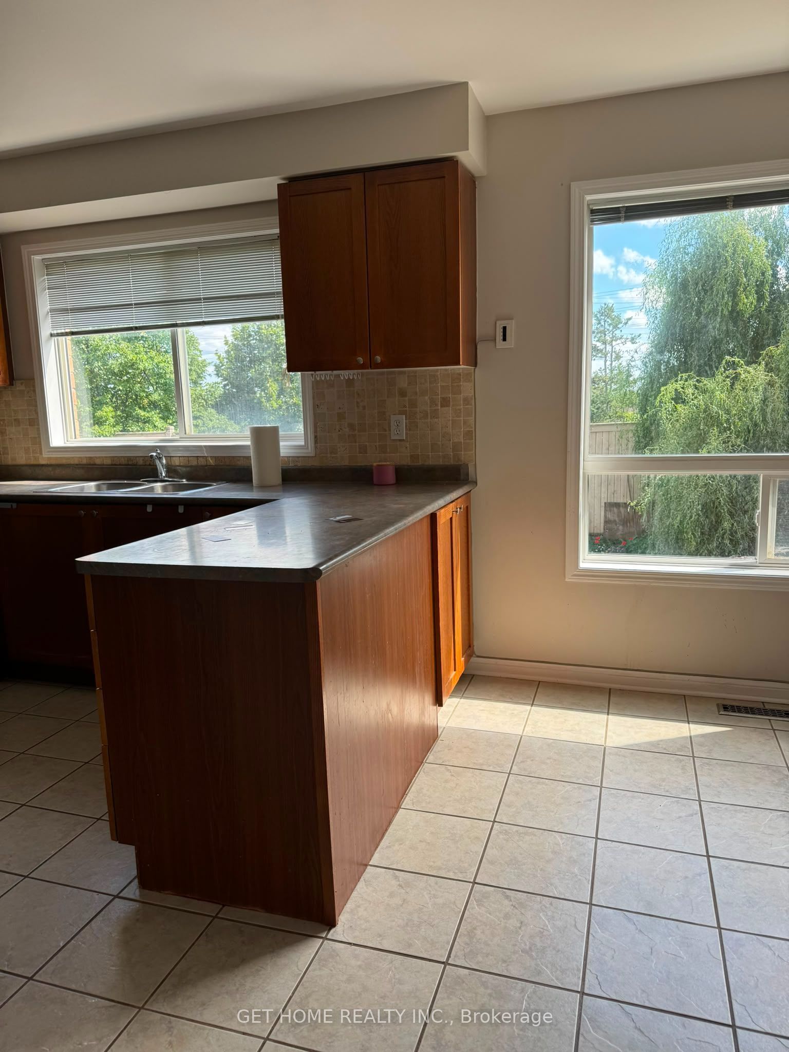 76 Dunlop Court Main Property Photo 14