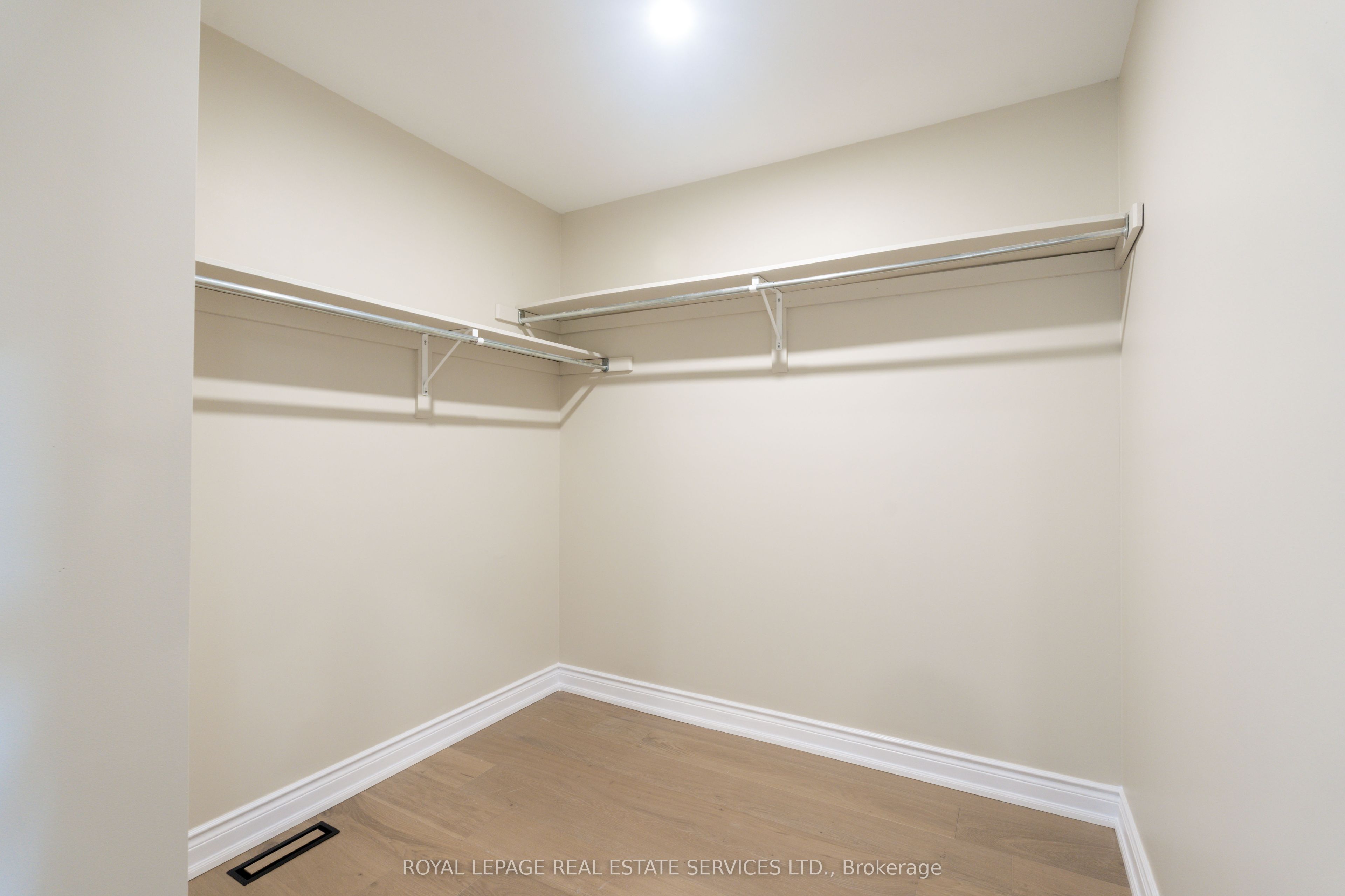 3955 Foxwood Avenue Property Photo 17
