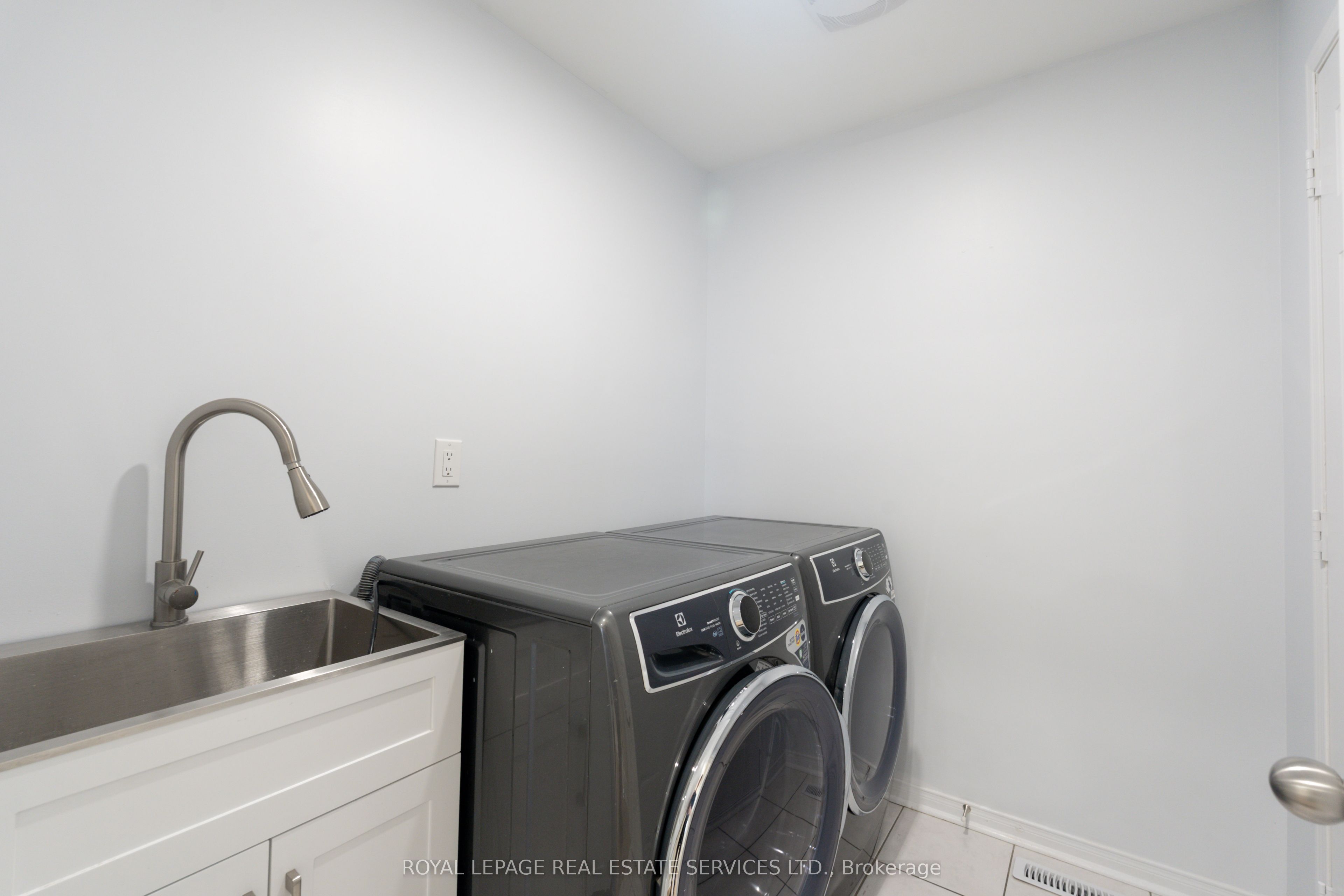 3955 Foxwood Avenue Property Photo 37