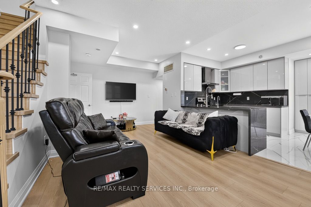 180 Howden Boulevard 15 Property Photo 7