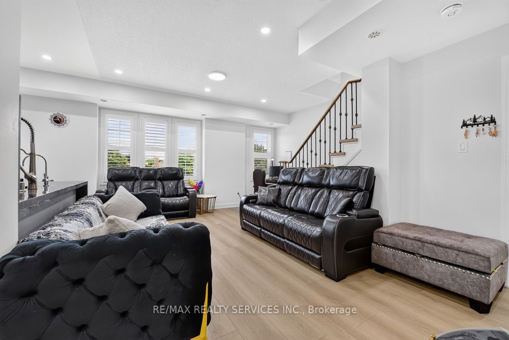 180 Howden Boulevard 15 Property Photo 9