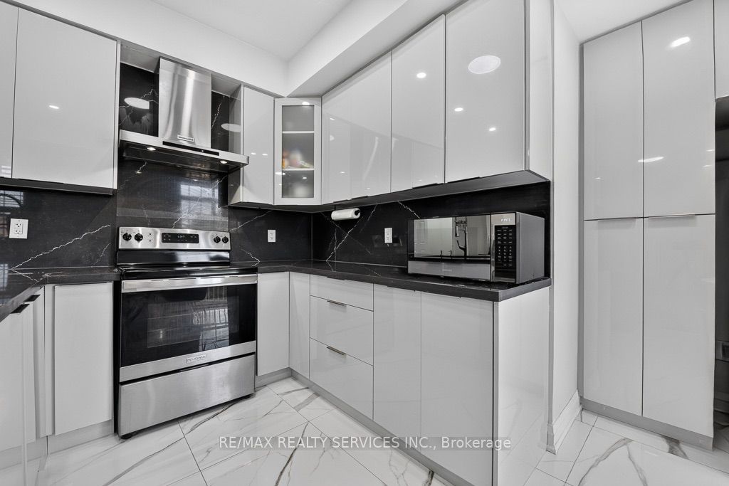 180 Howden Boulevard 15 Property Photo 13