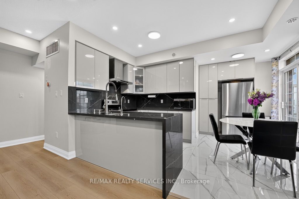 180 Howden Boulevard 15 Property Photo 15