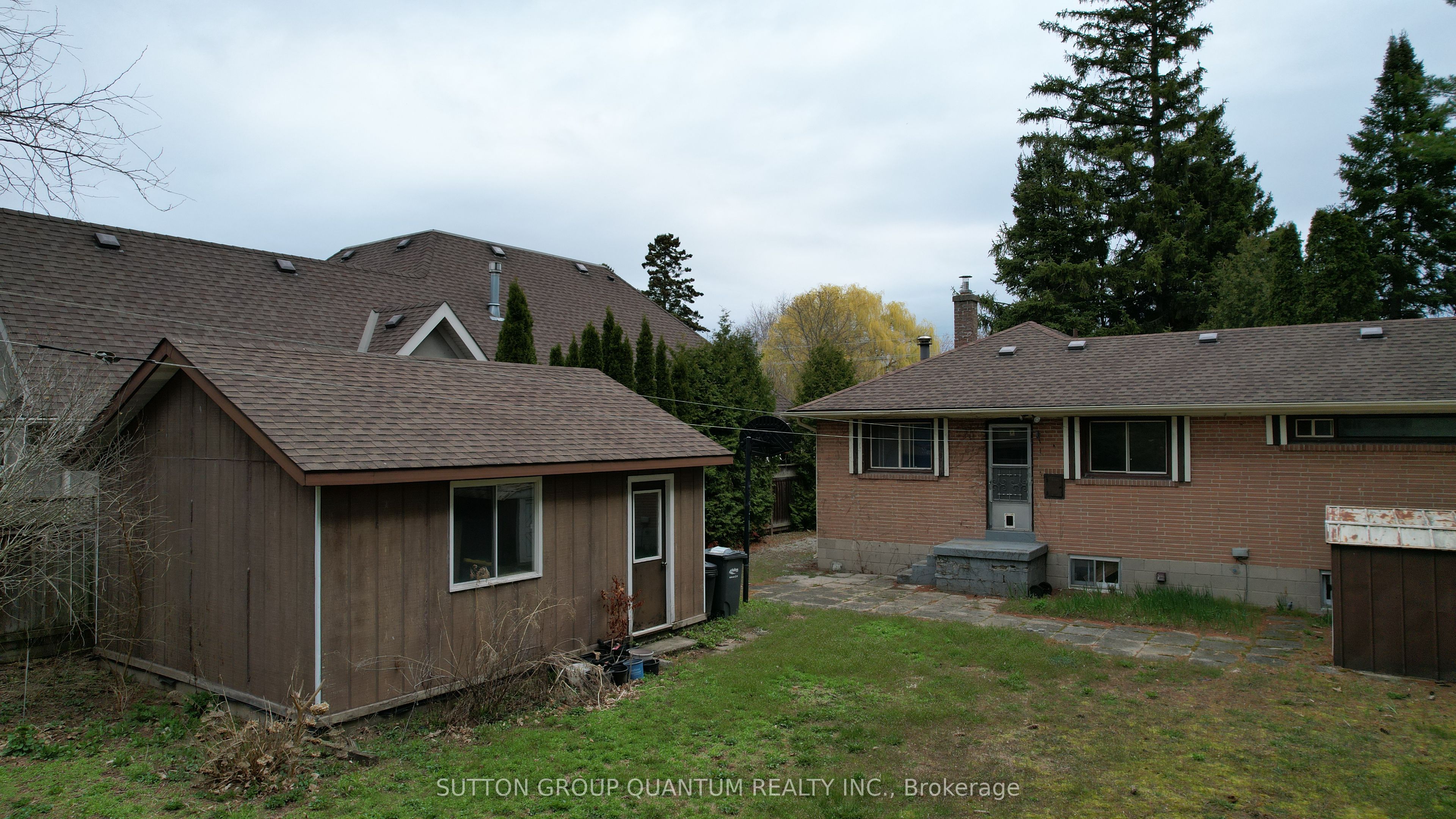 394 Maplehurst Avenue Property Photo 2
