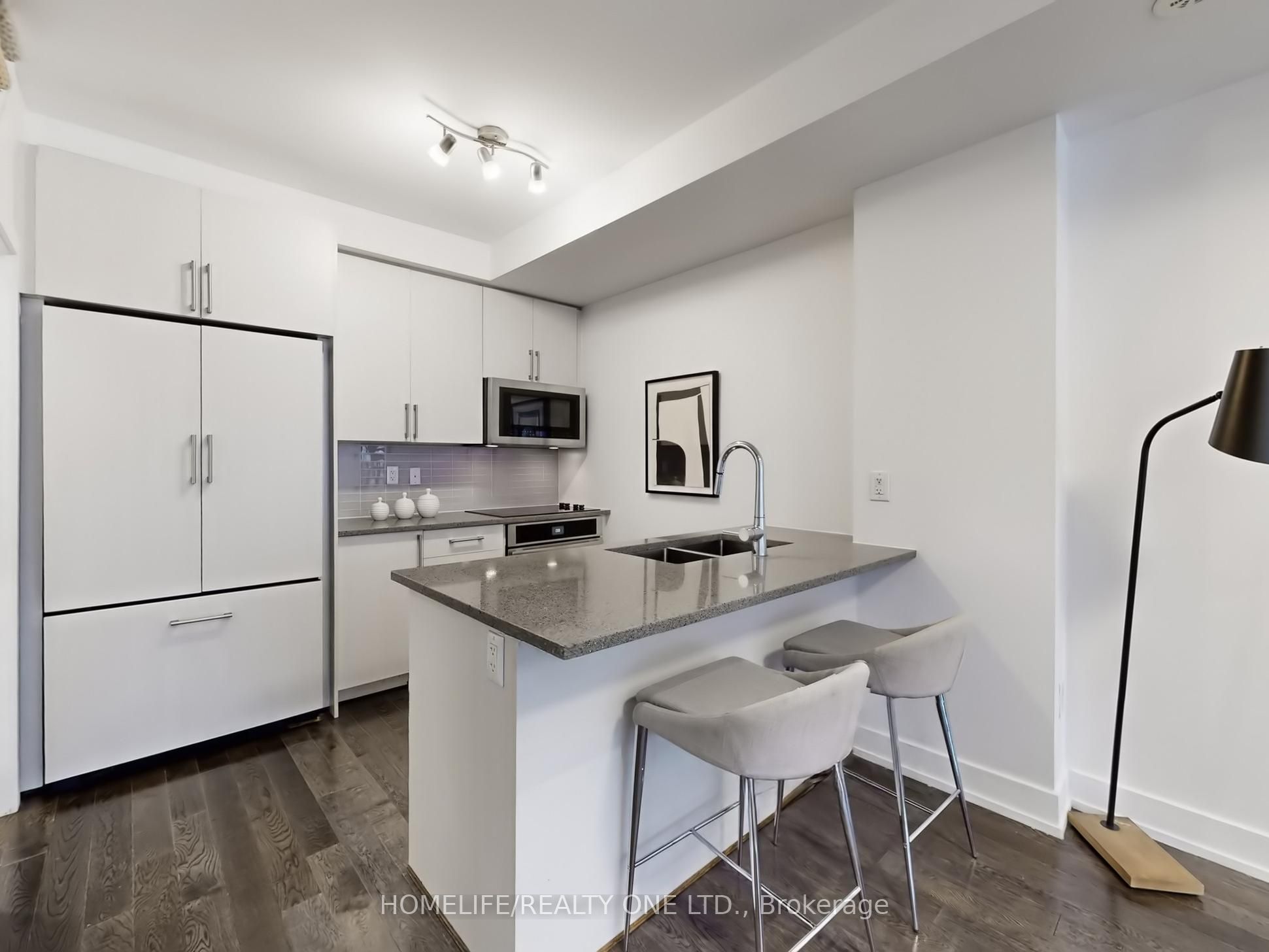 1076 Lansdowne Avenue Property Photo 10