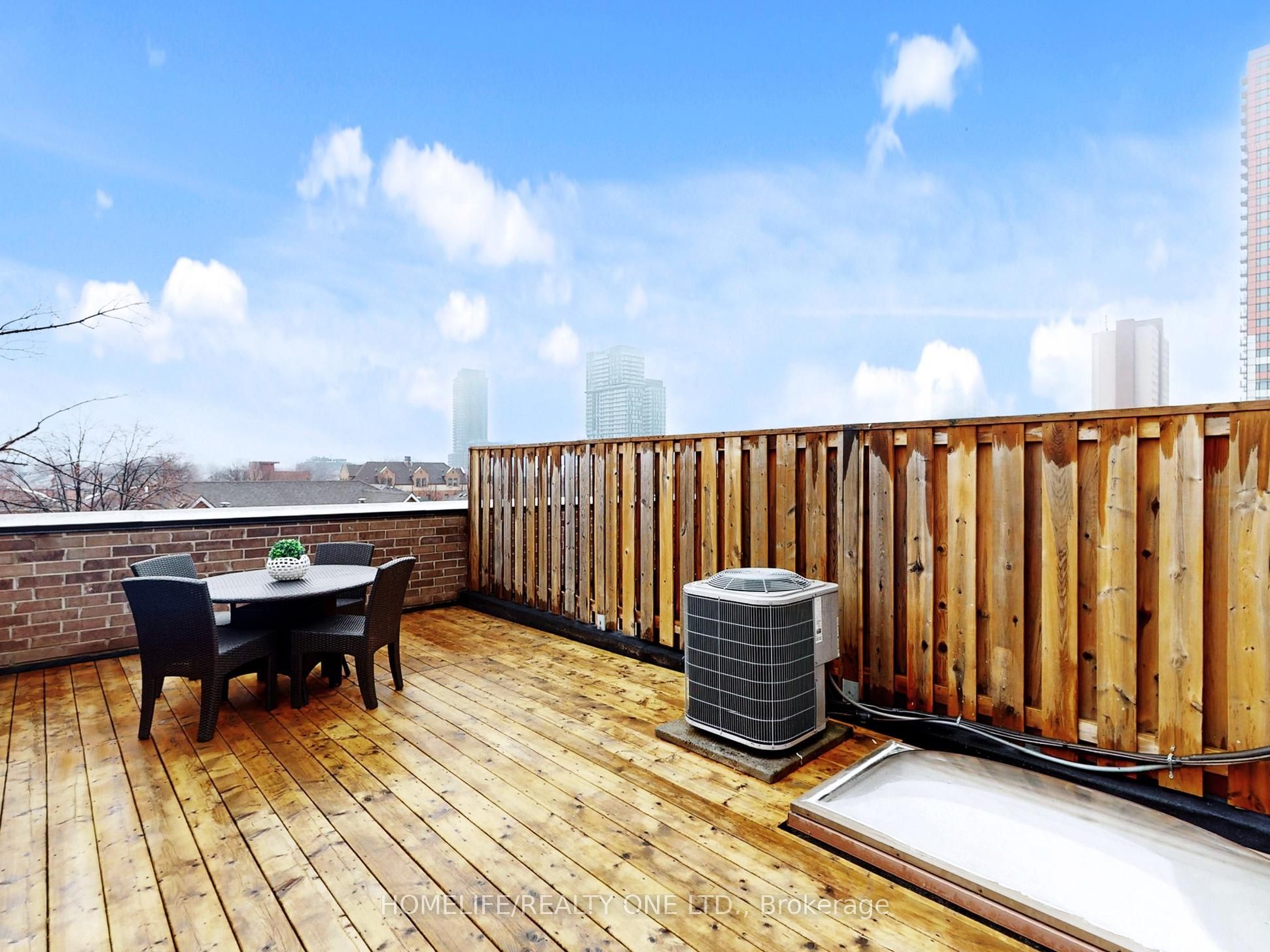 1076 Lansdowne Avenue Property Photo 32