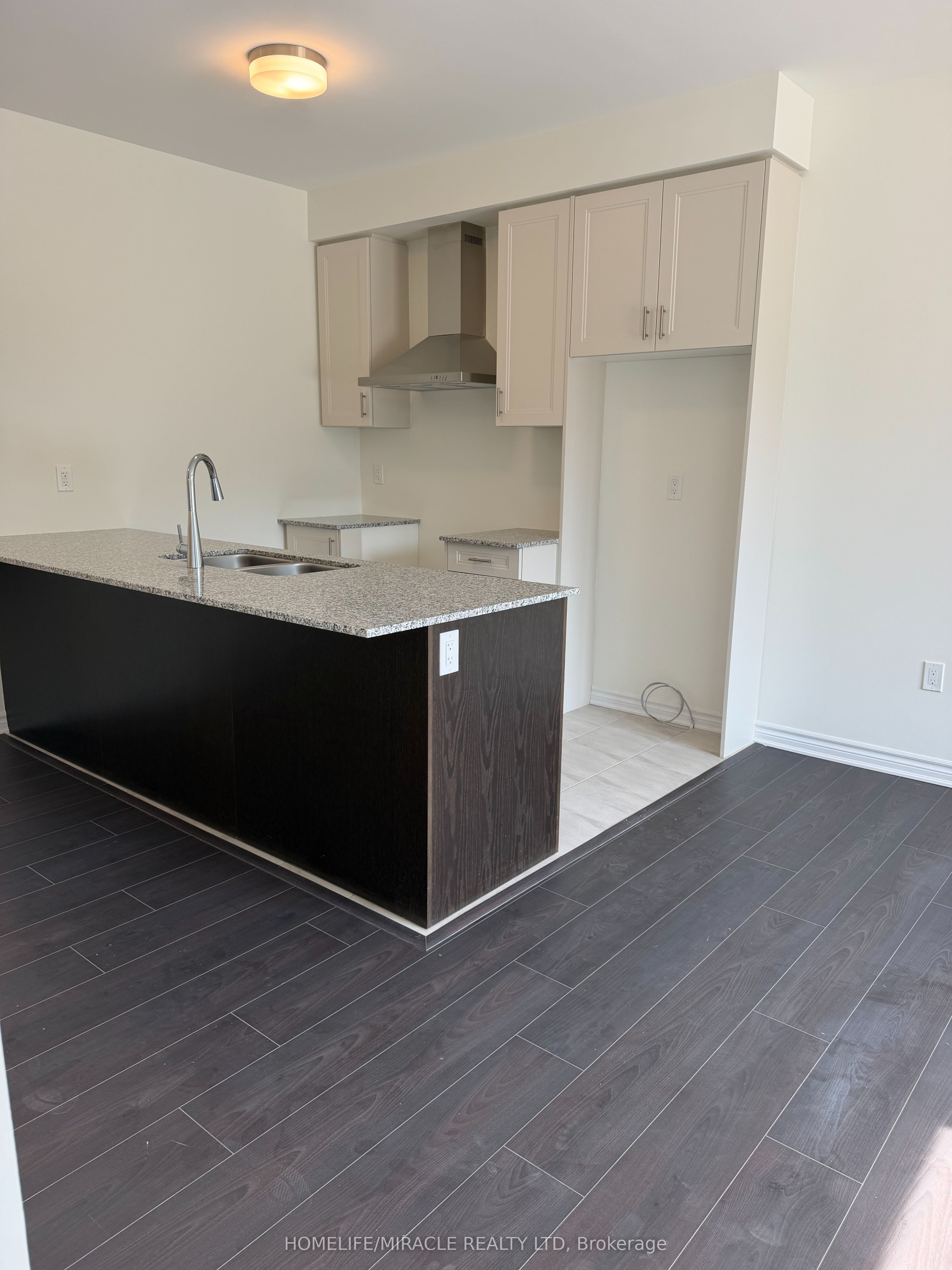 70 Thornbird Crescent Lower Property Photo 2