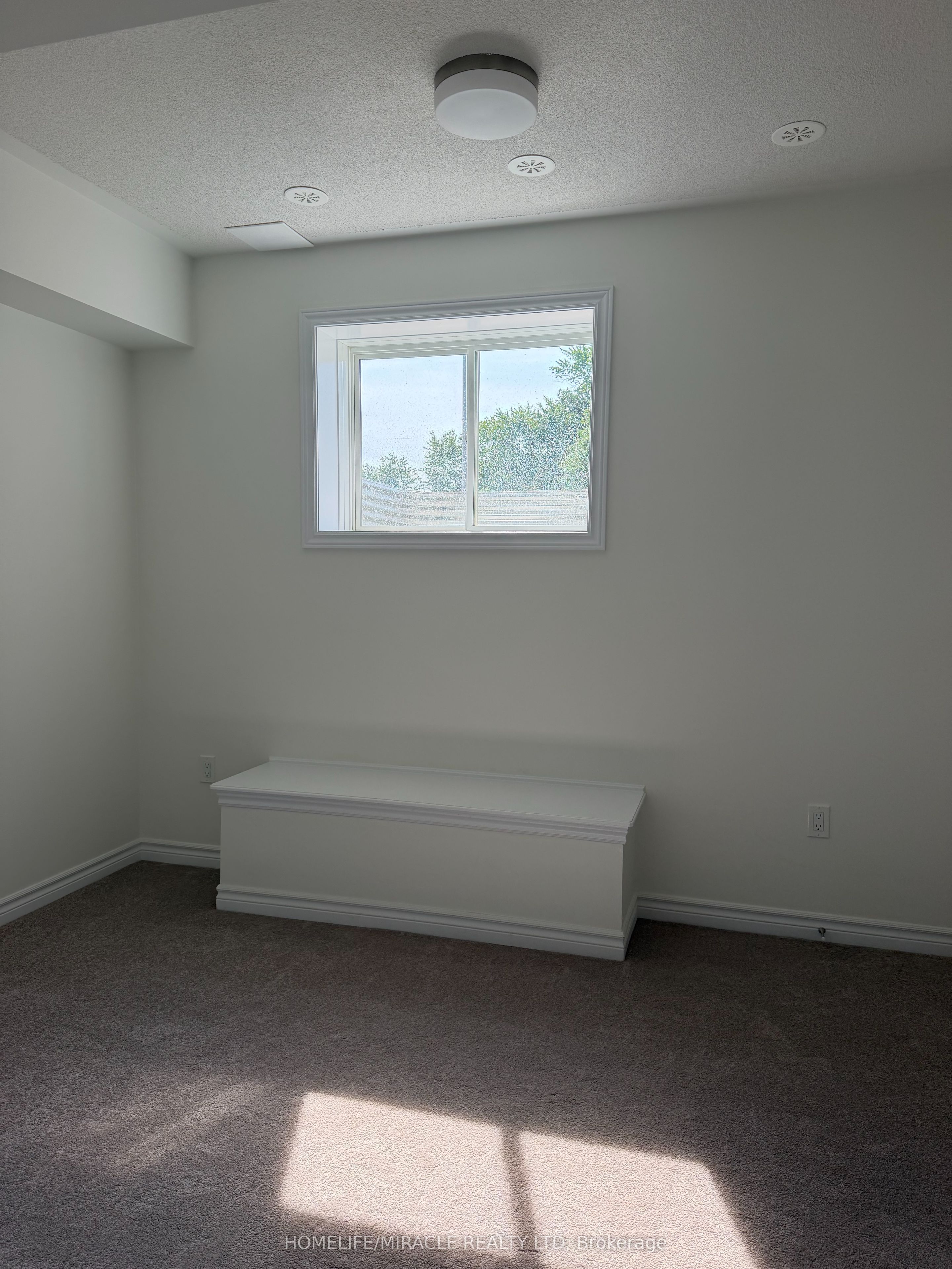 70 Thornbird Crescent Lower Property Photo 3