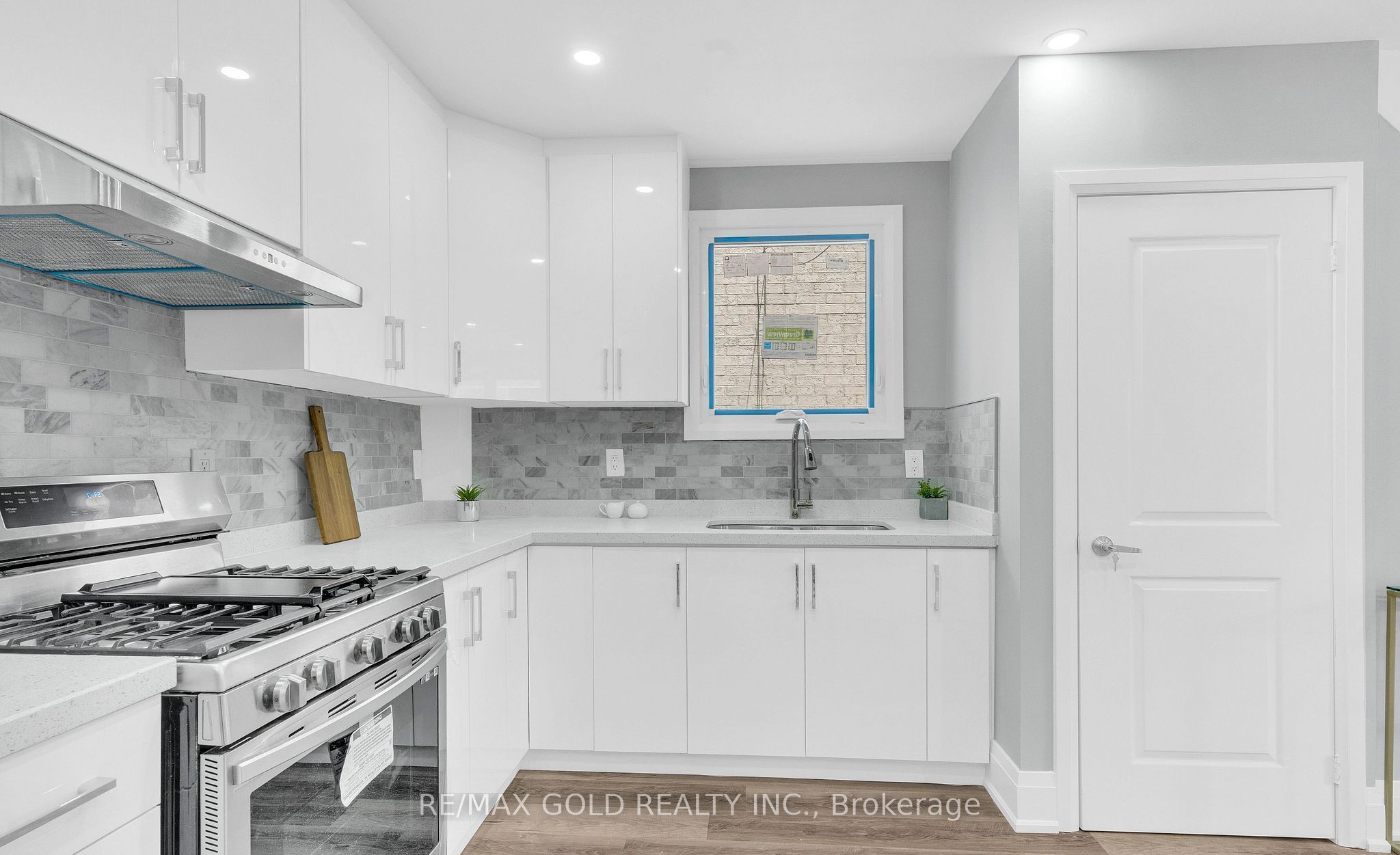 8 Fairglen Crescent Property Photo 14