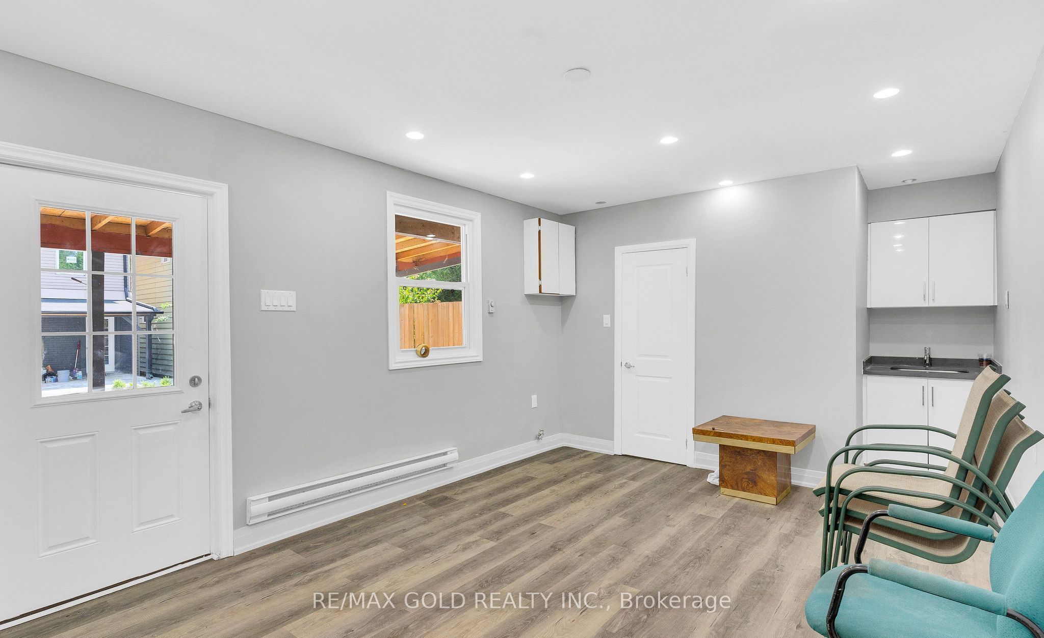 8 Fairglen Crescent Property Photo 37